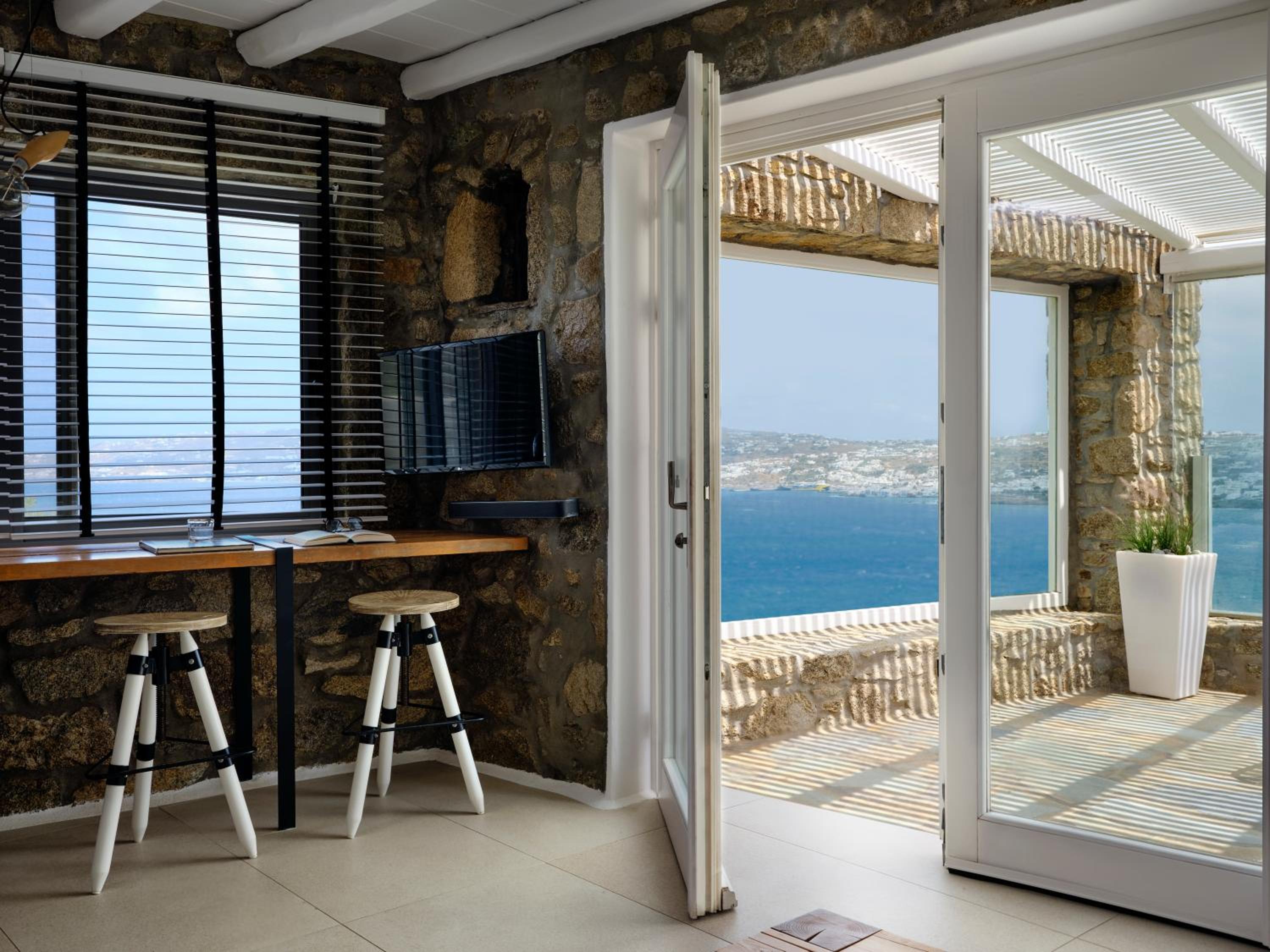 Corner Suite with Sea View with Sharing Pool - Photo 6
