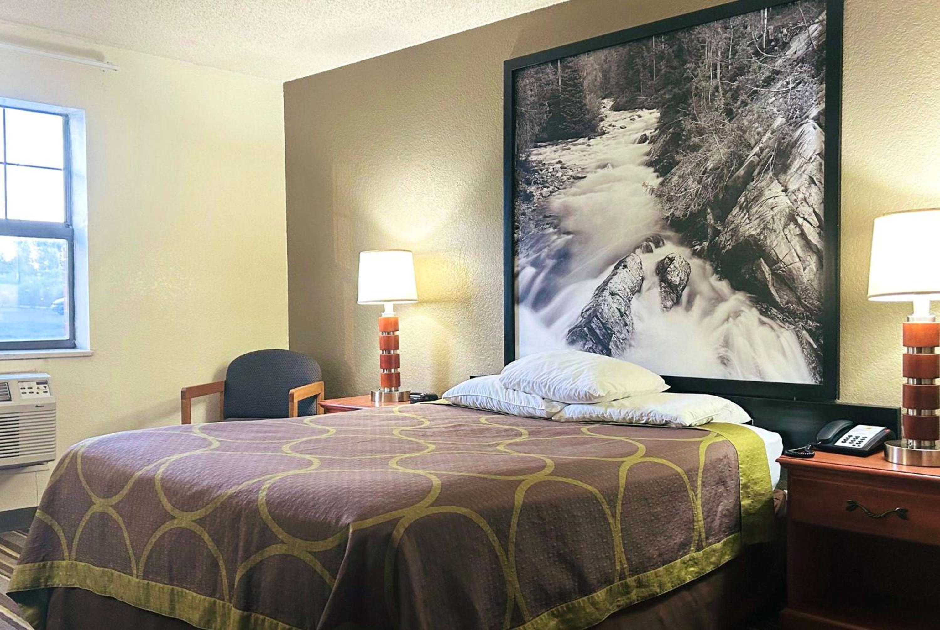 Queen Room - Non-Smoking - Photo 1