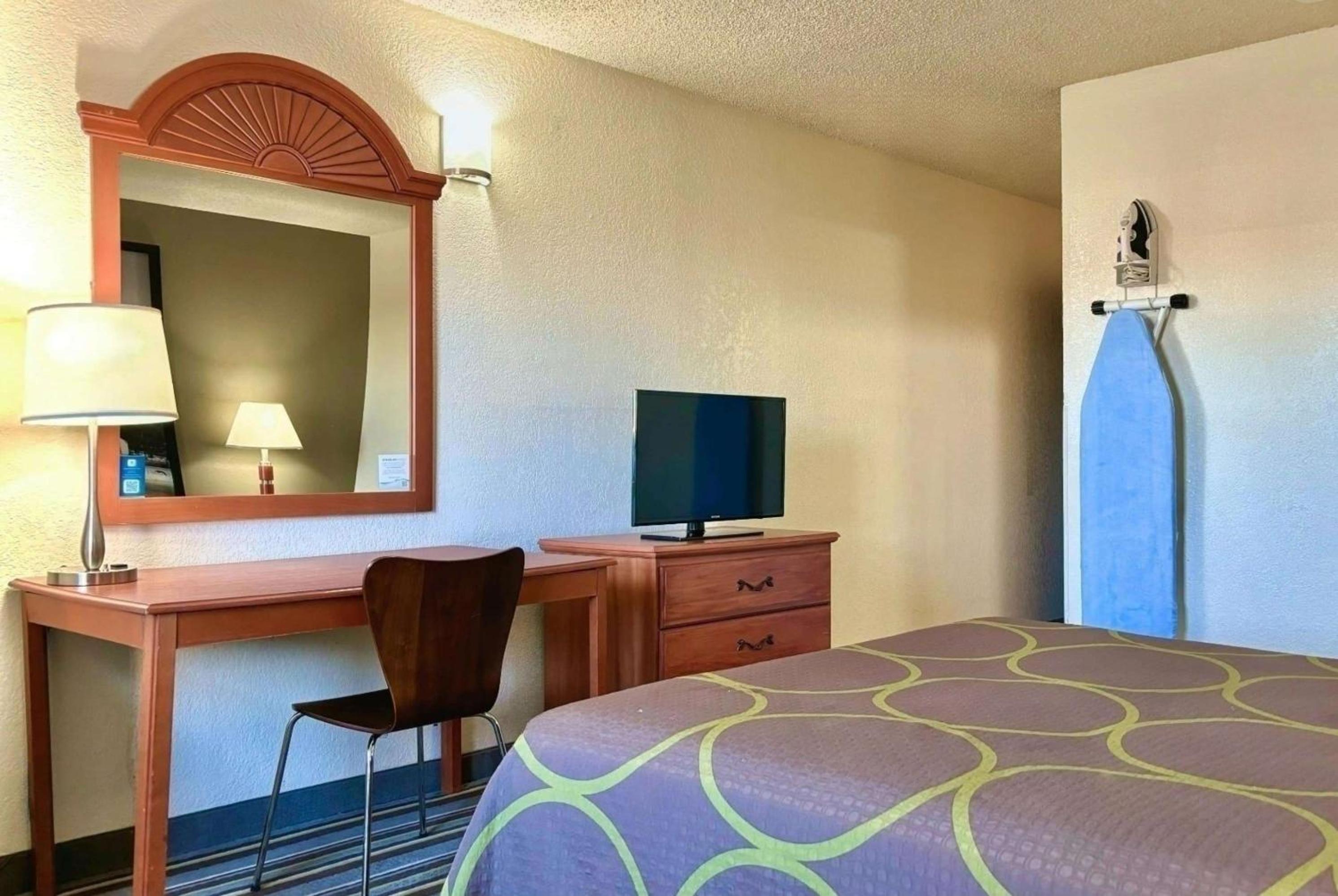 Queen Room - Disability Access/Non-Smoking - Photo 4