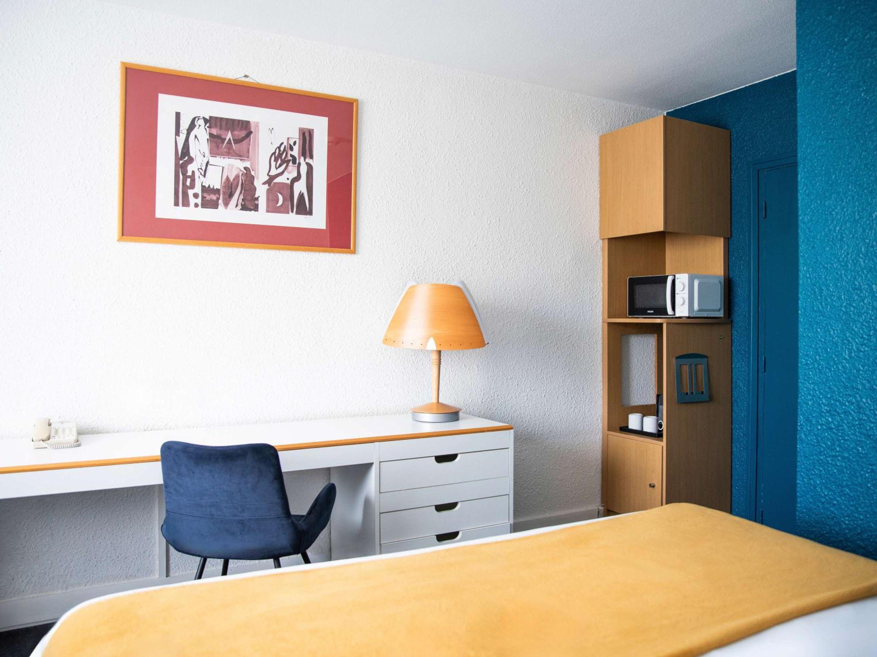 Standard Room 1 Double Bed and 1 Sofa  - Photo 2