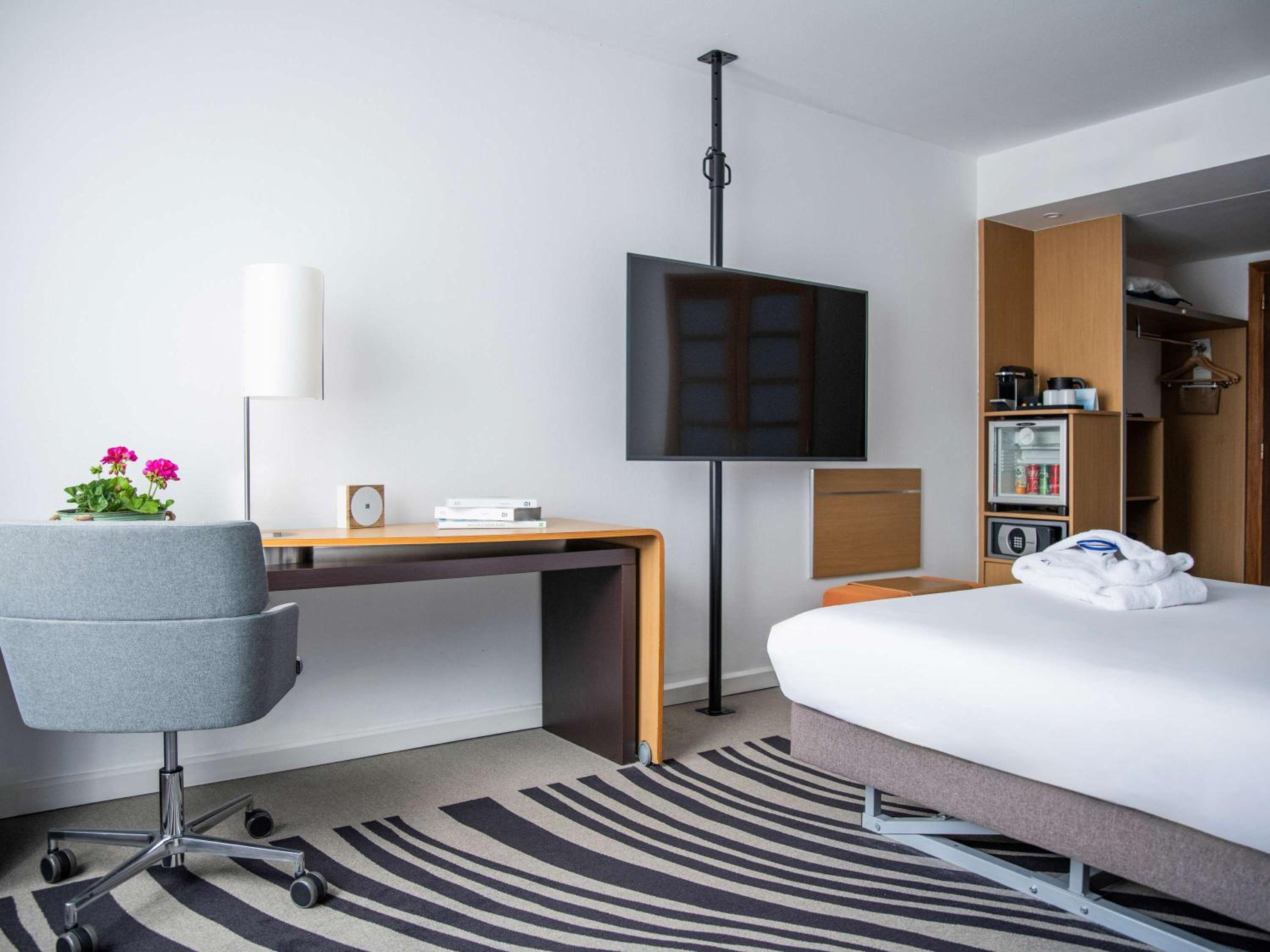 Suite with One Double Bed and Sofa Bed - Photo 13