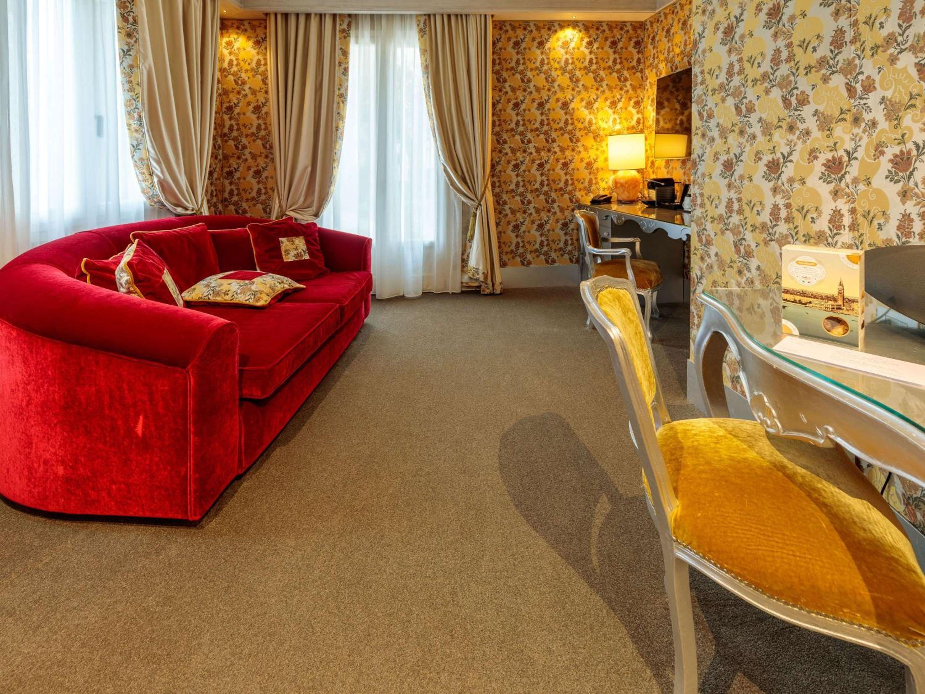 Deluxe Suite with Canal View