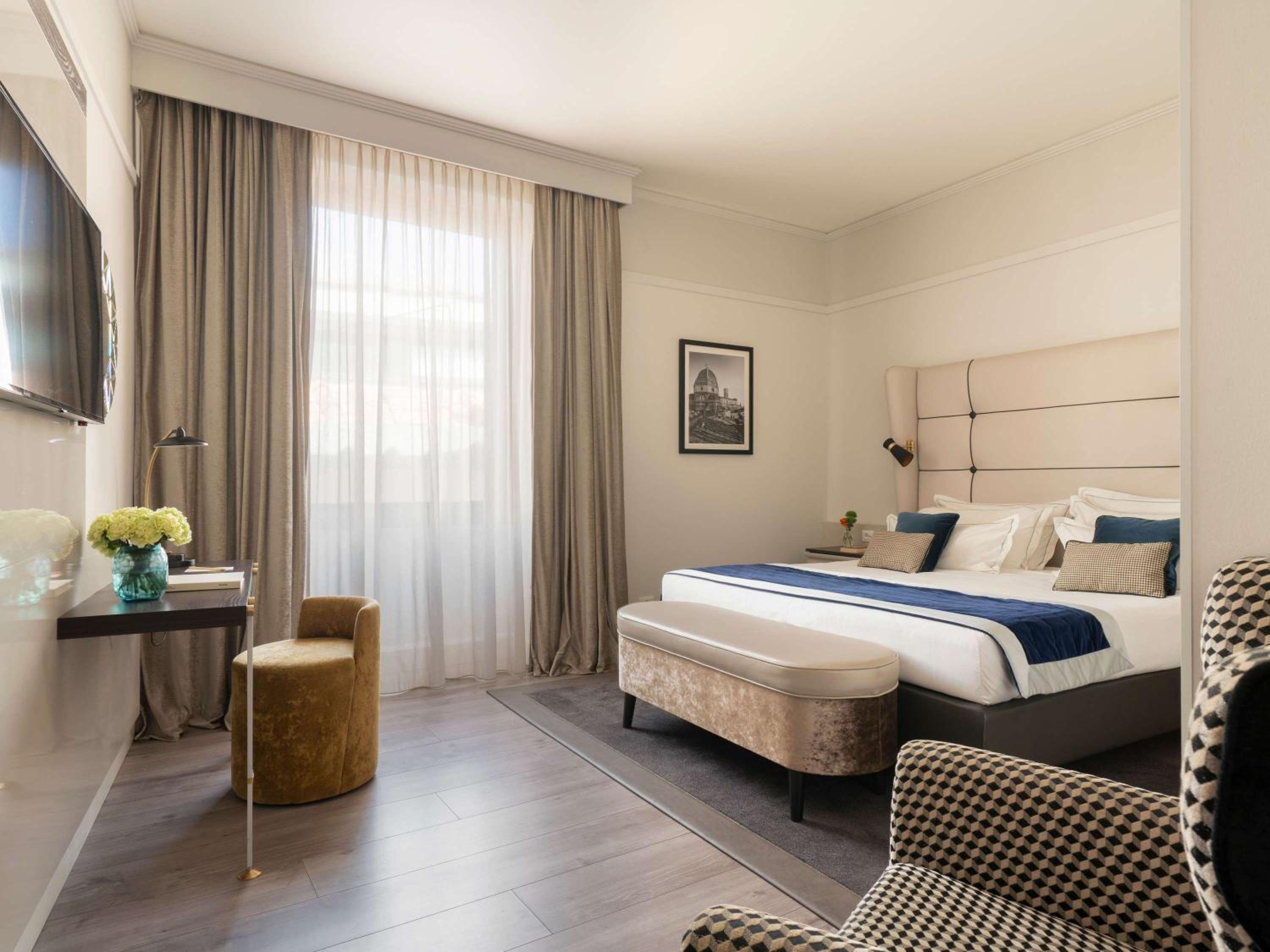 Executive Queen Room with One Queen Bed