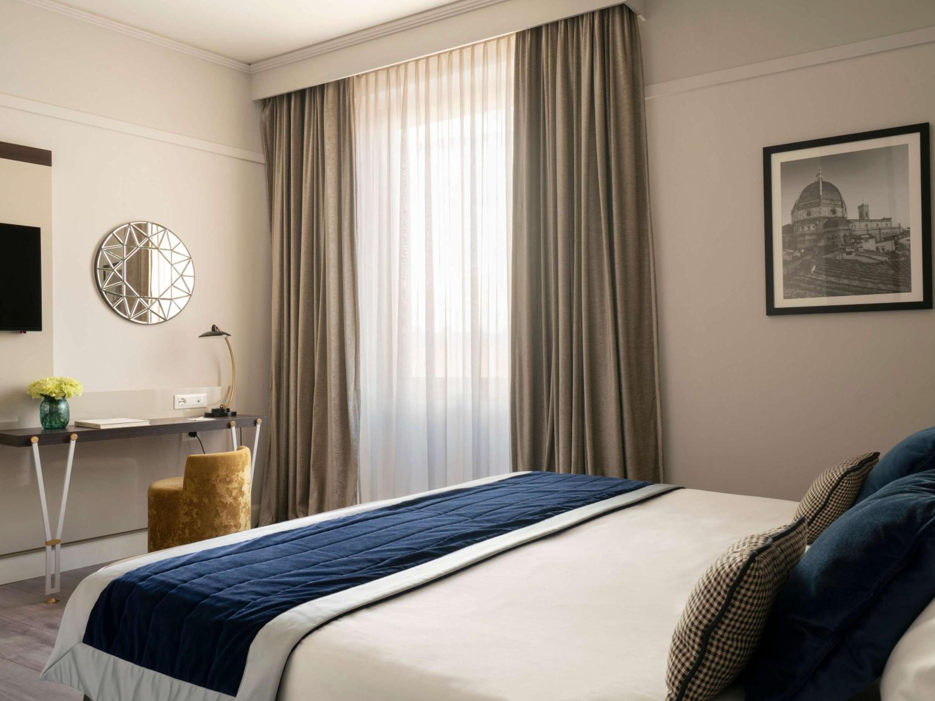 Executive Queen Room with One Queen Bed