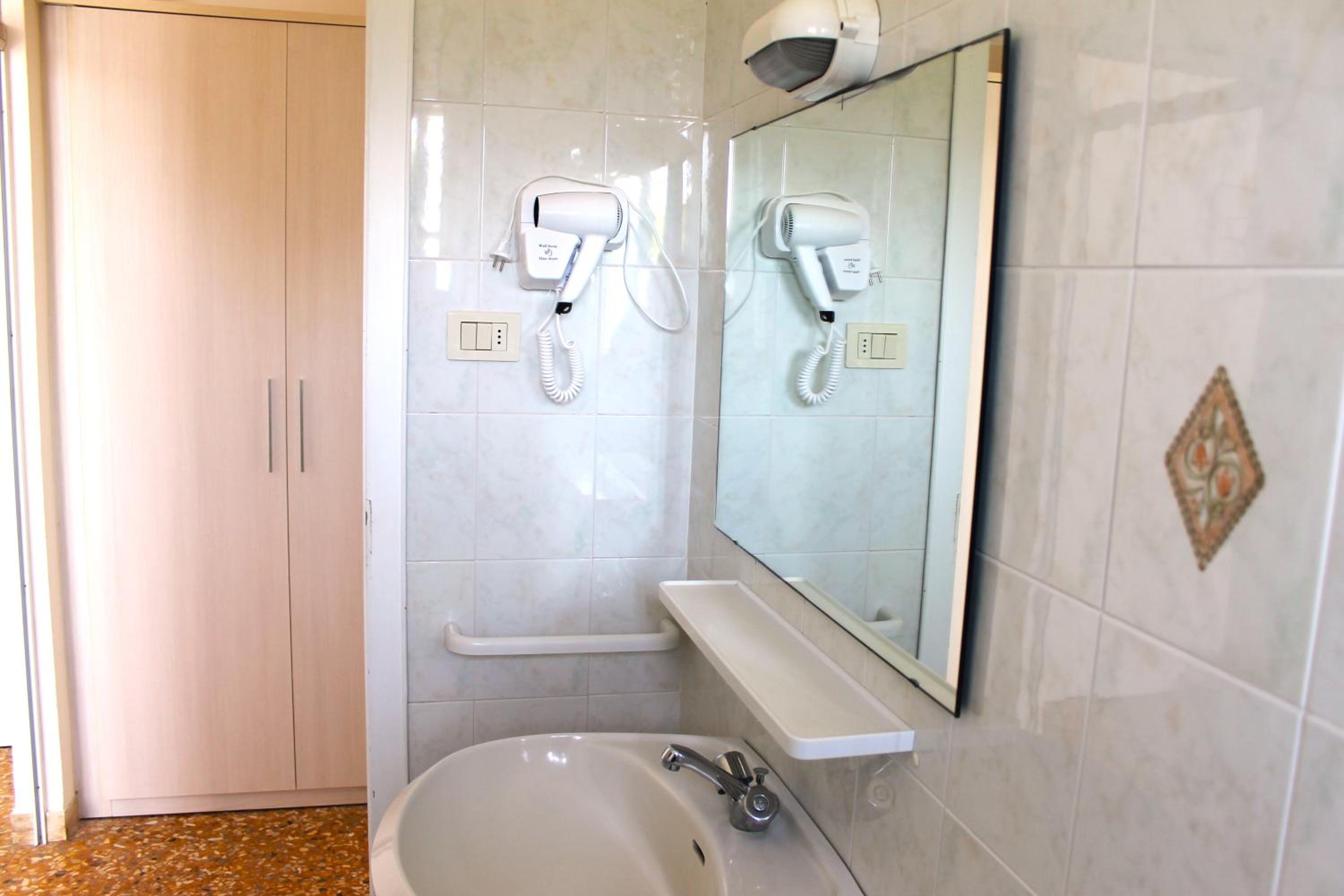 One-Bedroom Apartment with Balcony photo 2