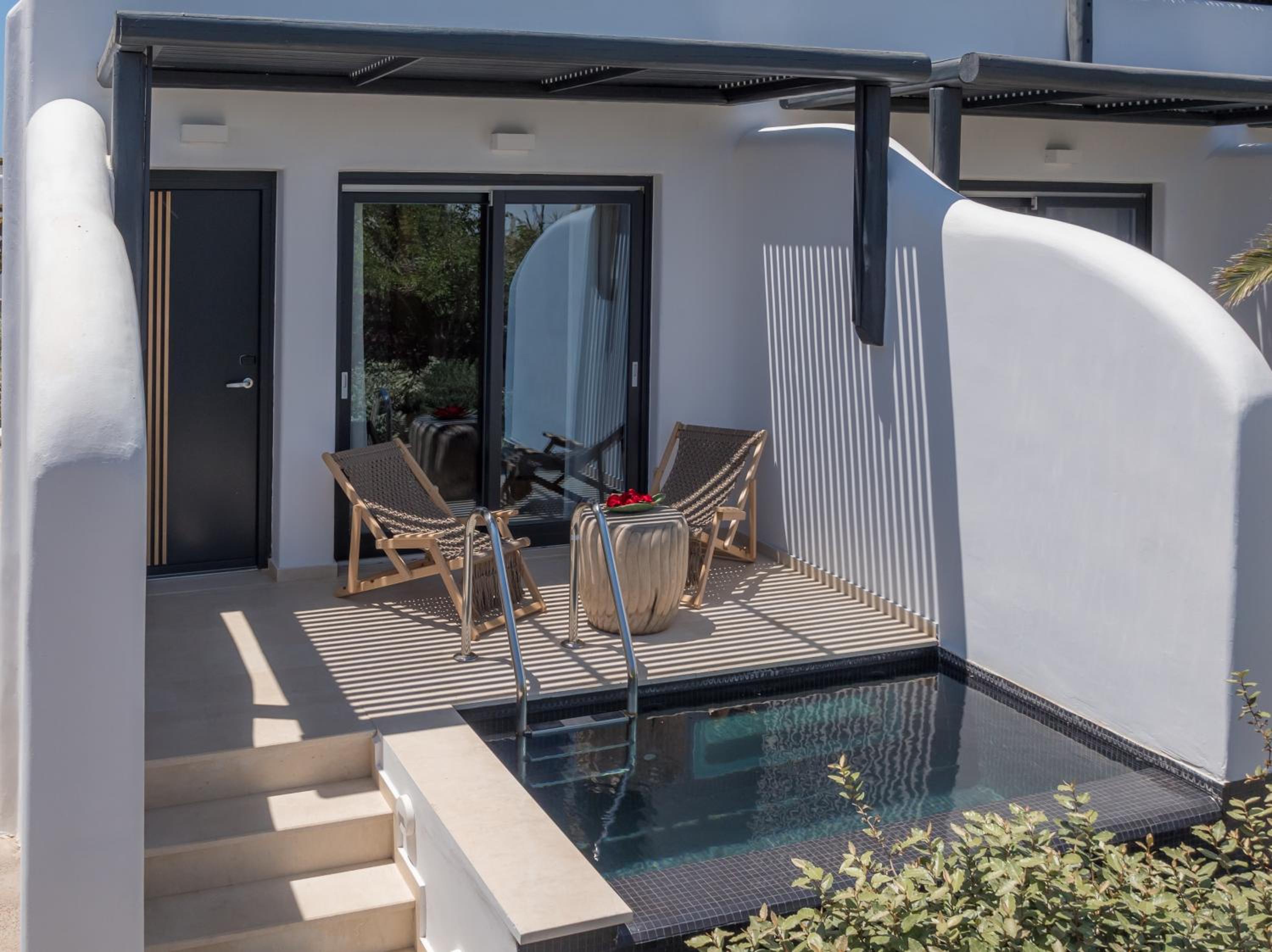 Superior Maisonette Plunge Pool  photo 2