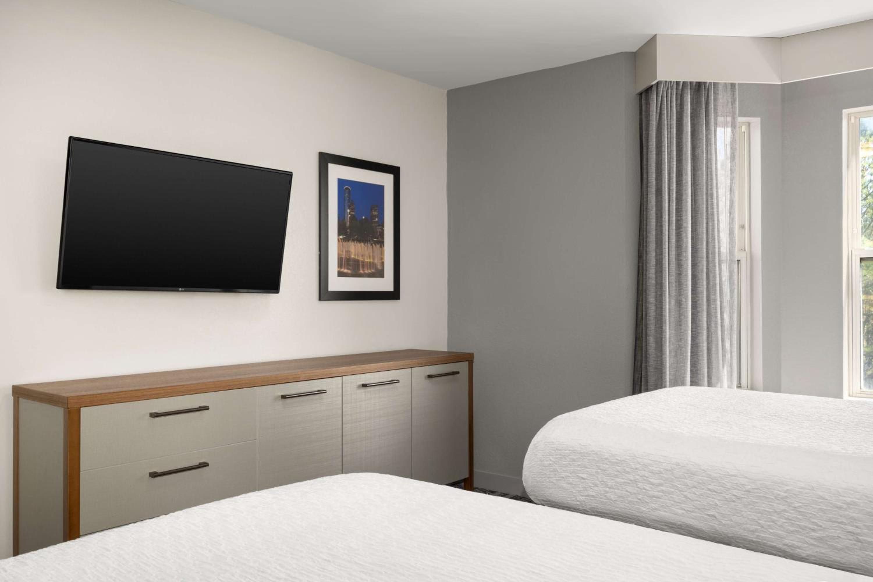 One-Bedroom Double Suite - Non-Smoking