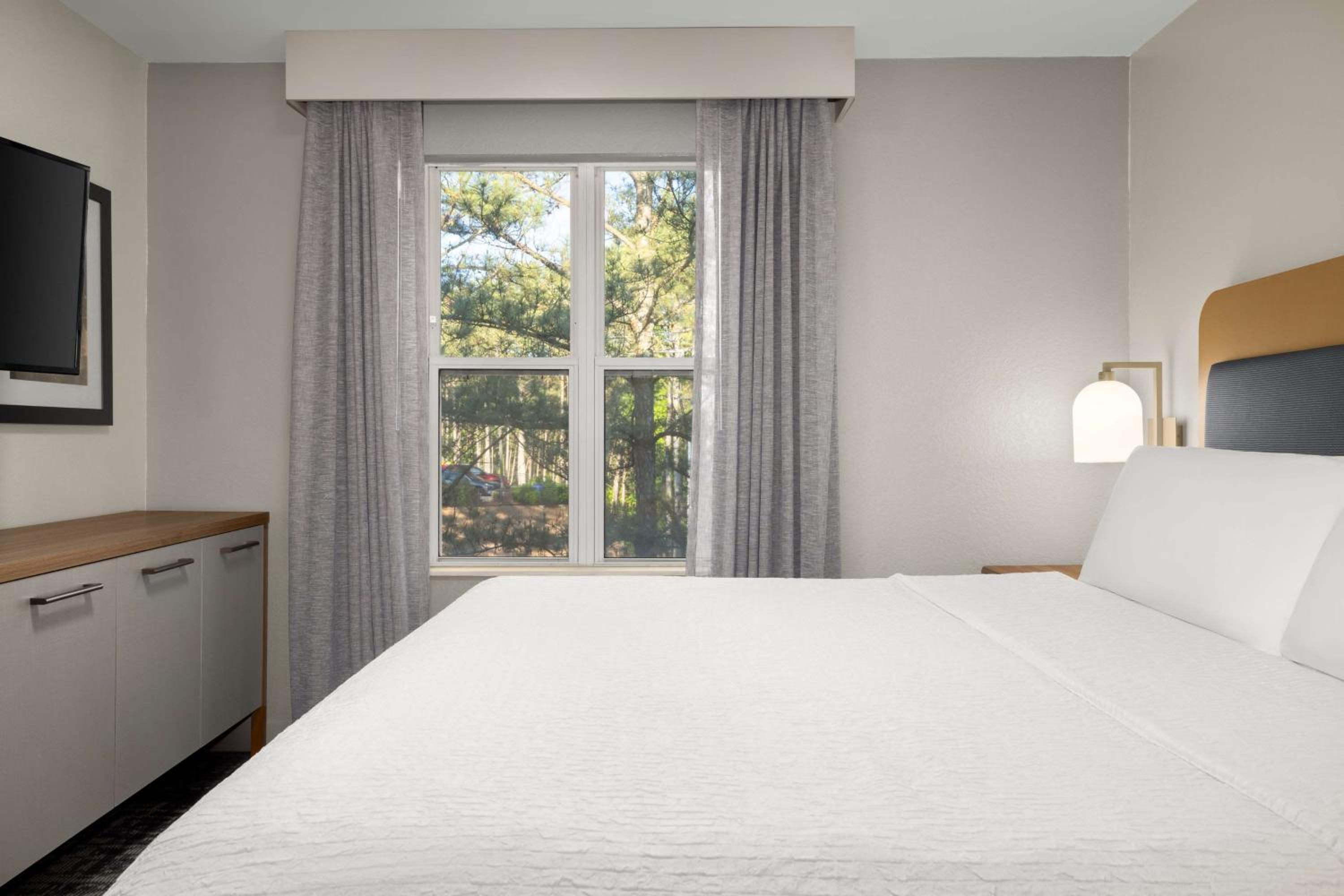 Two-Bedroom Suite with One King Bed and Two Double Beds - Non-Smoking photo 1