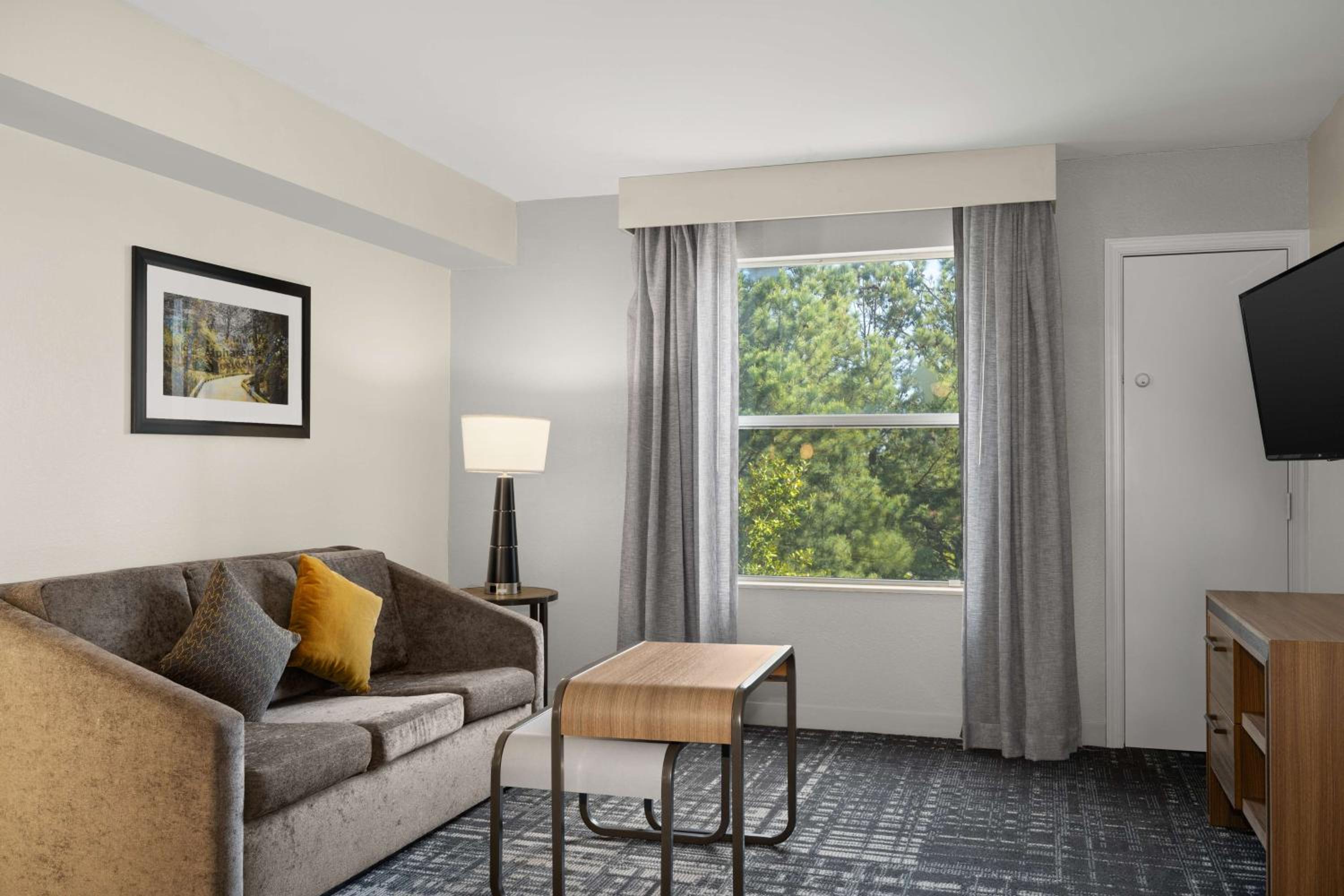 Two-Bedroom Suite with One King Bed and Two Double Beds - Non-Smoking photo 2