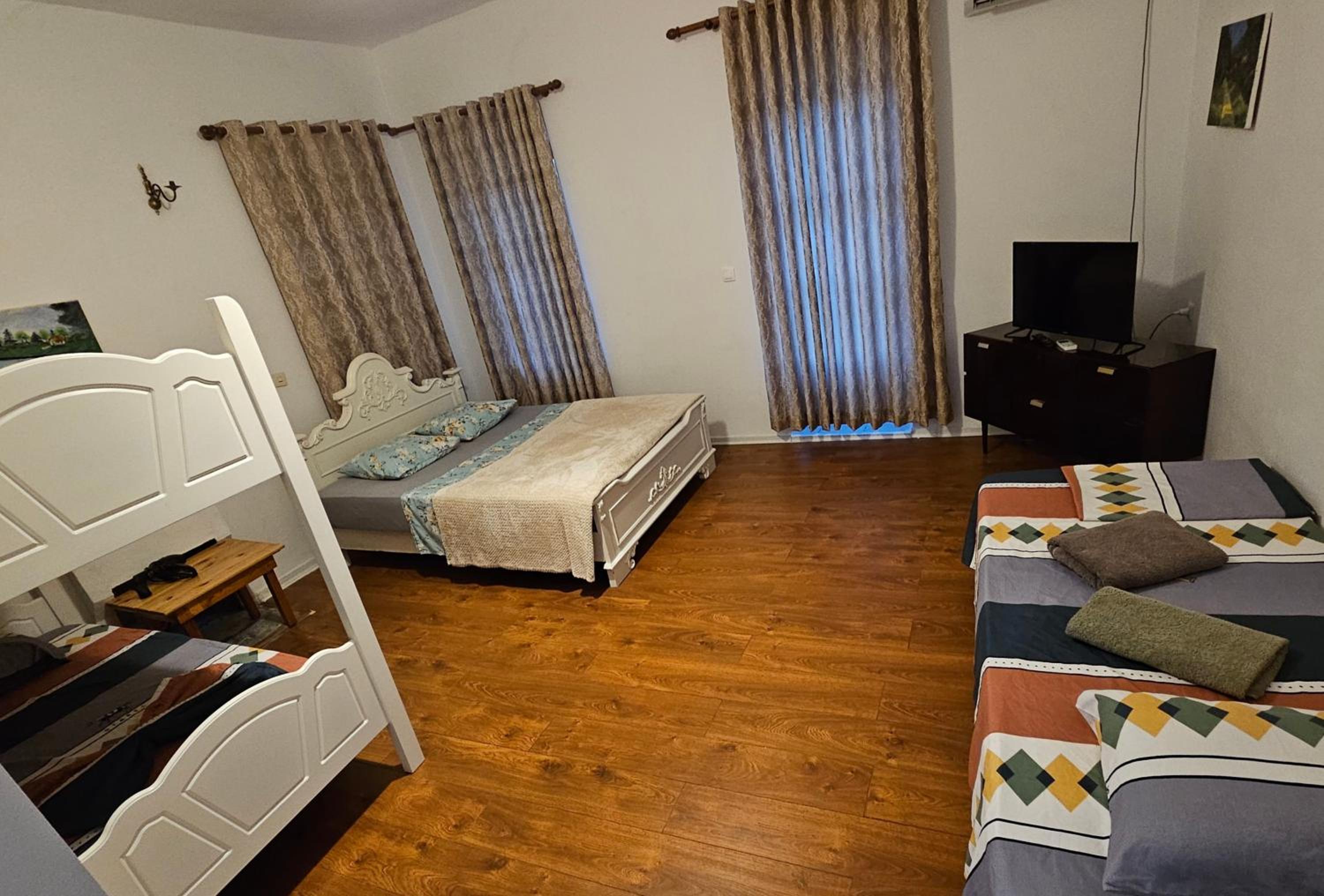 One-Bedroom Apartment photo 1