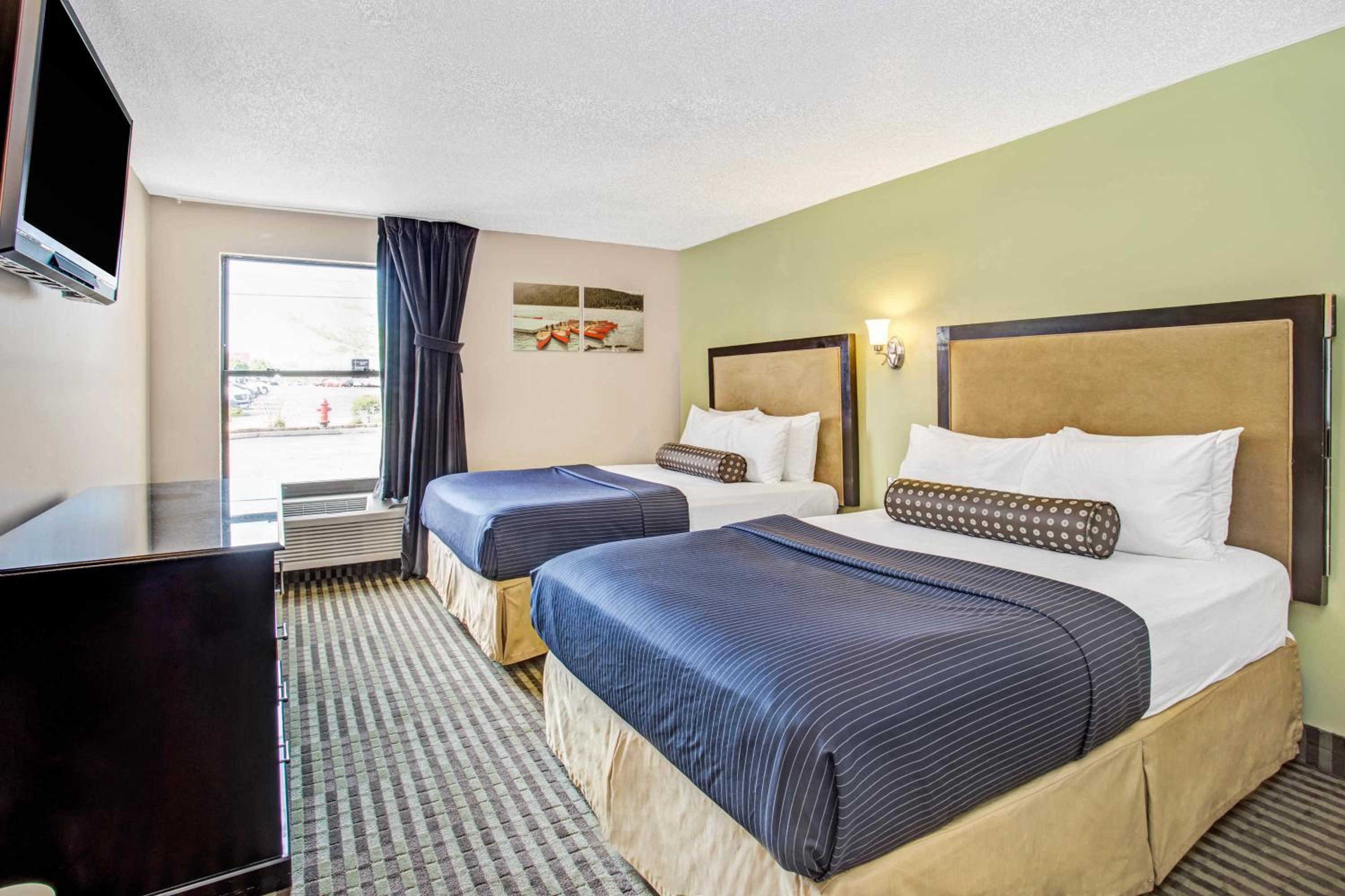 Queen Room with Two Queen Beds - Non-Smoking - Photo 1