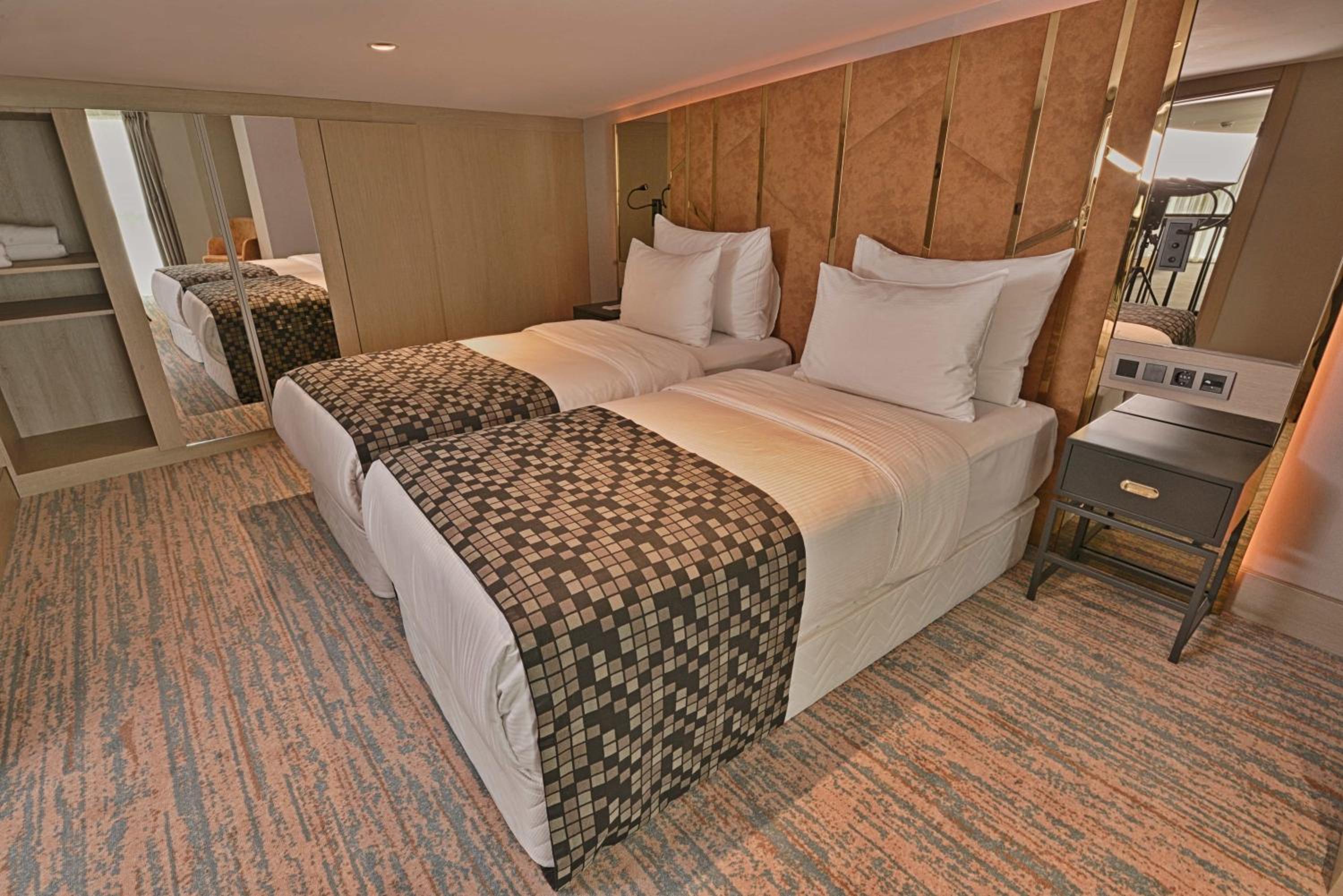 Duplex Suite with One Queen Bed and Two Single Beds with Balcony and View thumbnail 6