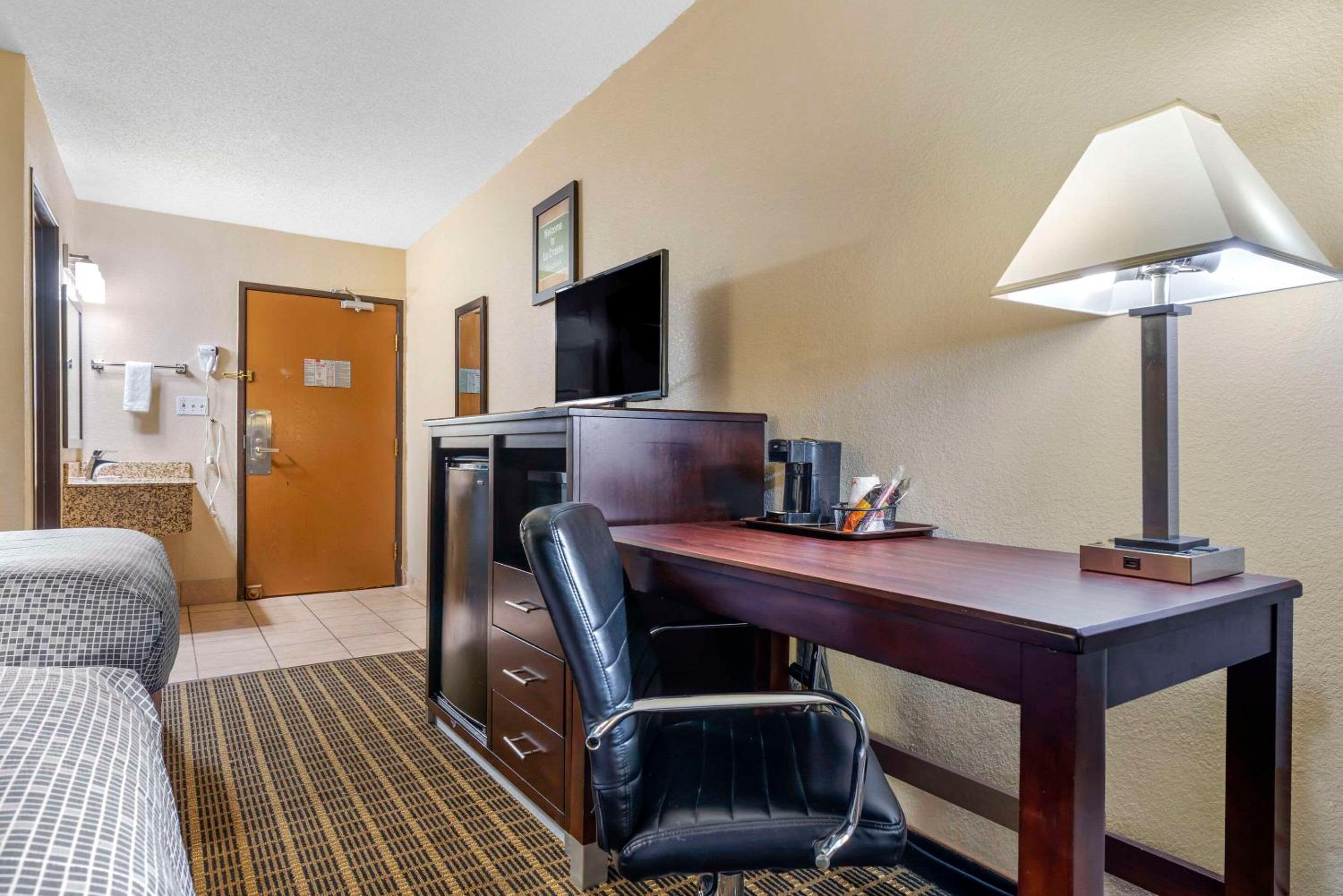 Double Room with Two Double Beds - Non-Smoking - Photo 6