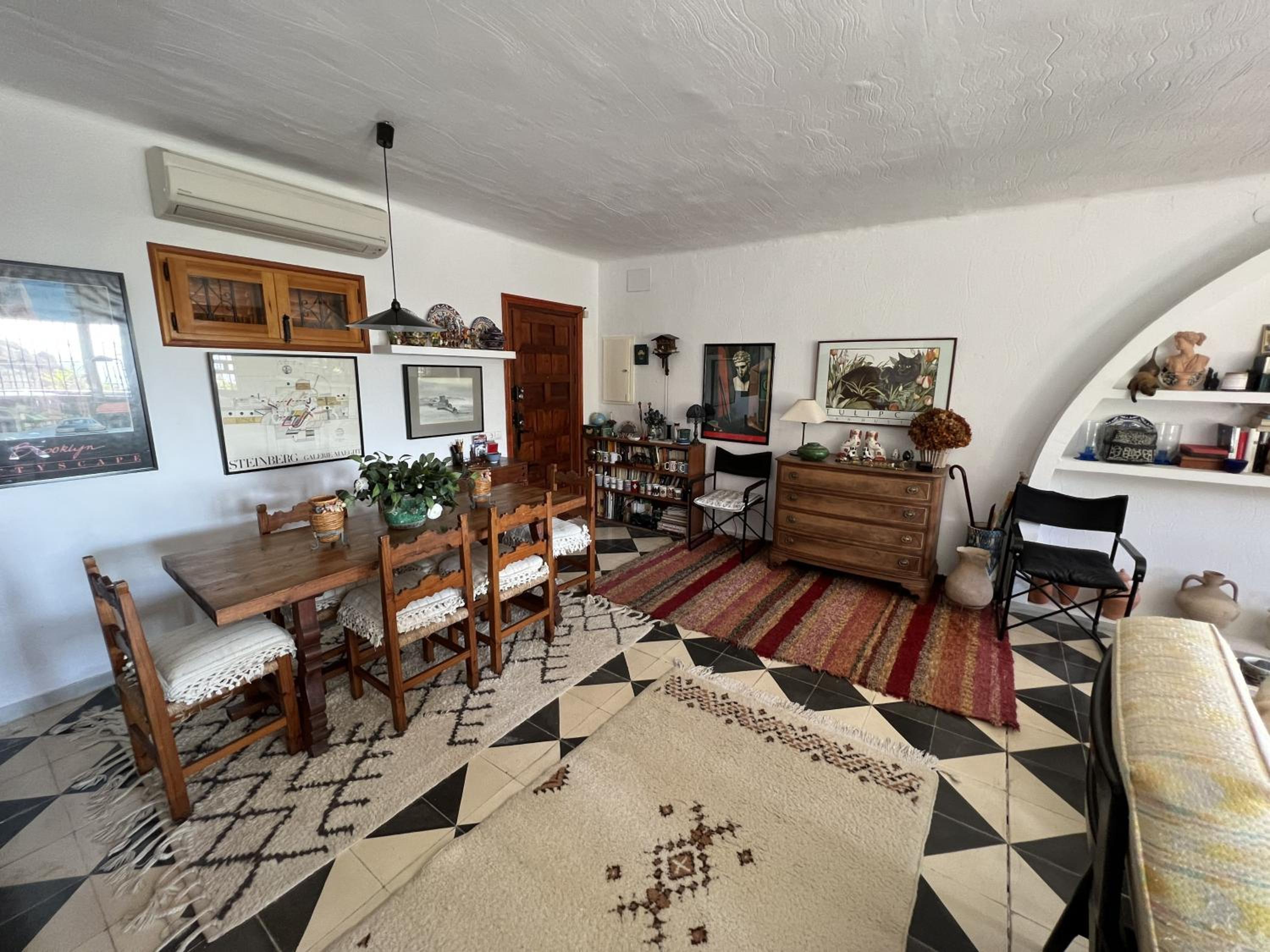 Three-Bedroom House photo 3