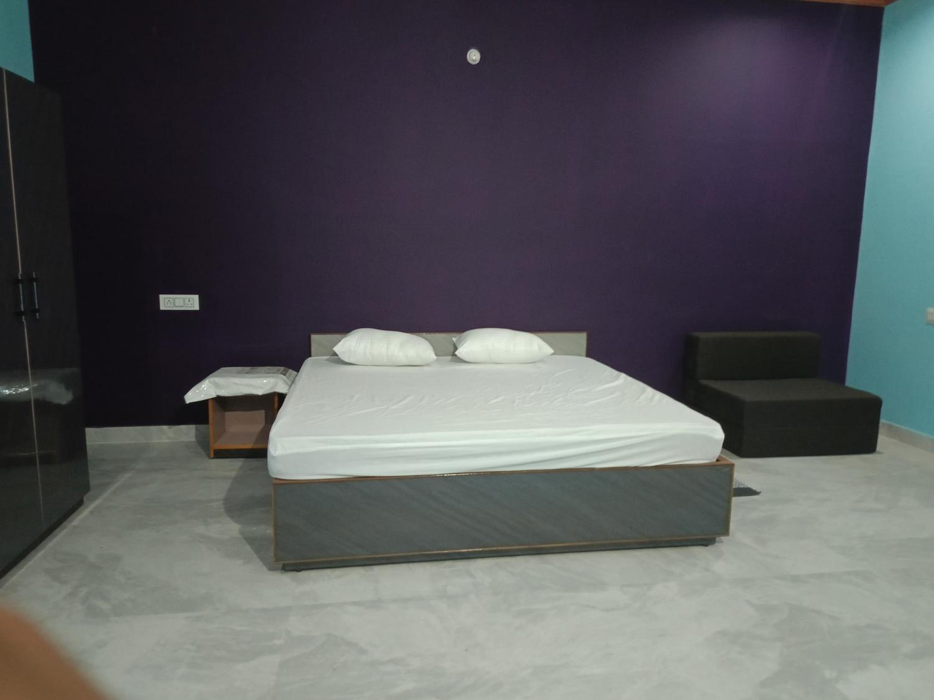 Deluxe Room (2 Adults + 1 Child) photo 1