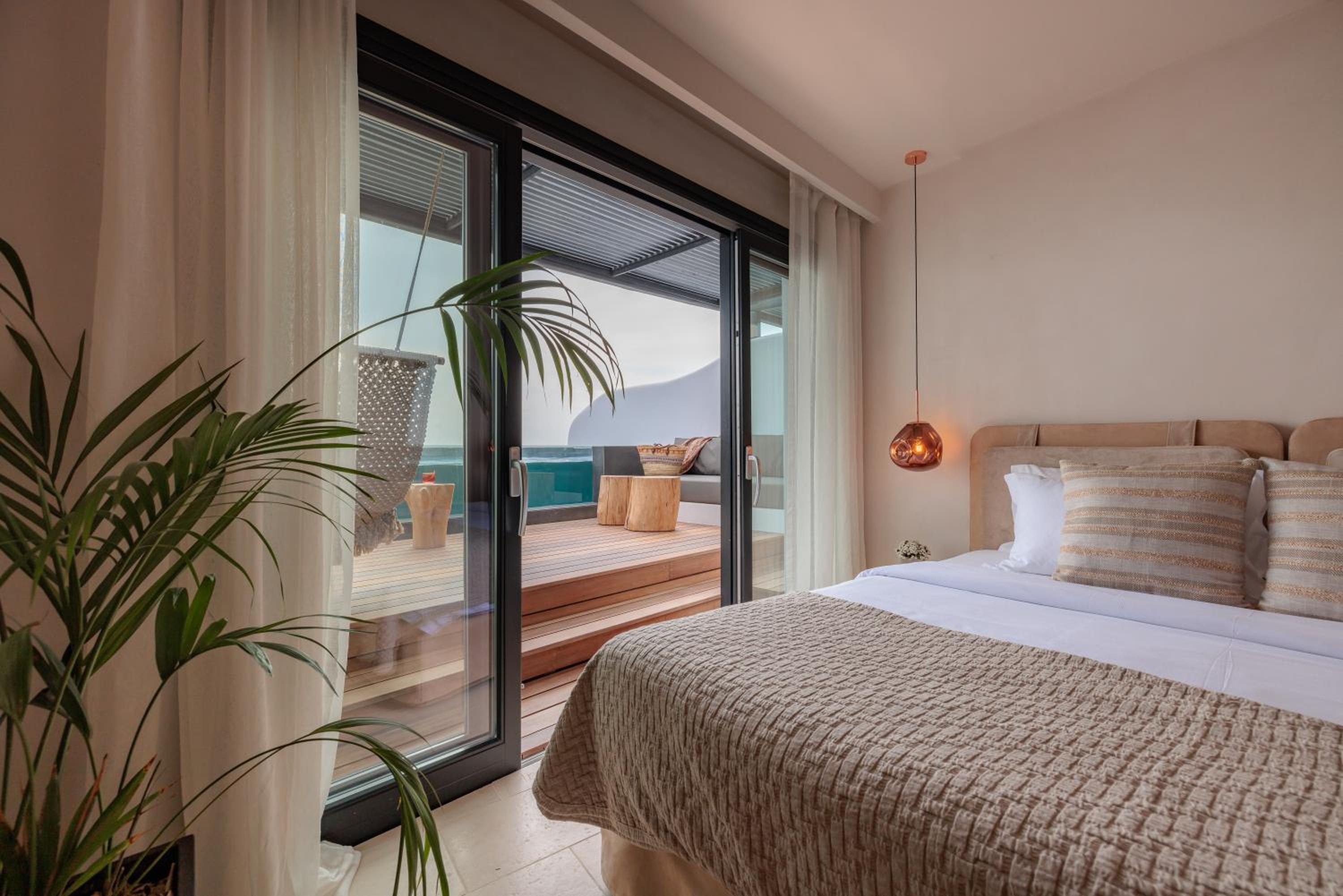 Superior Doppelzimmer mit privatem Pool und Meerblick