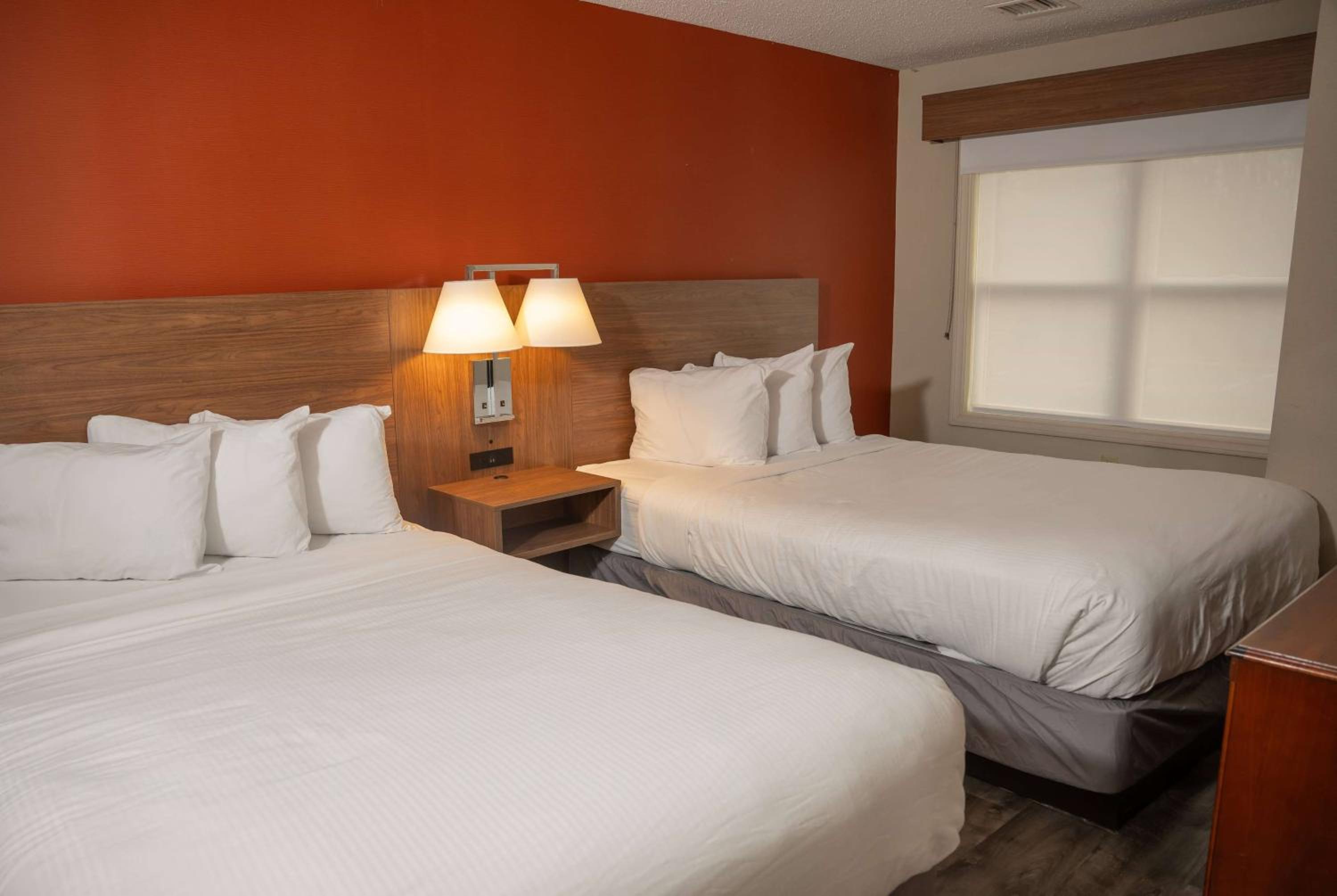 1 Queen Bed and 2 Double Beds, Two-Bedroom, Mobility Accessible Suite, NSMK photo 1