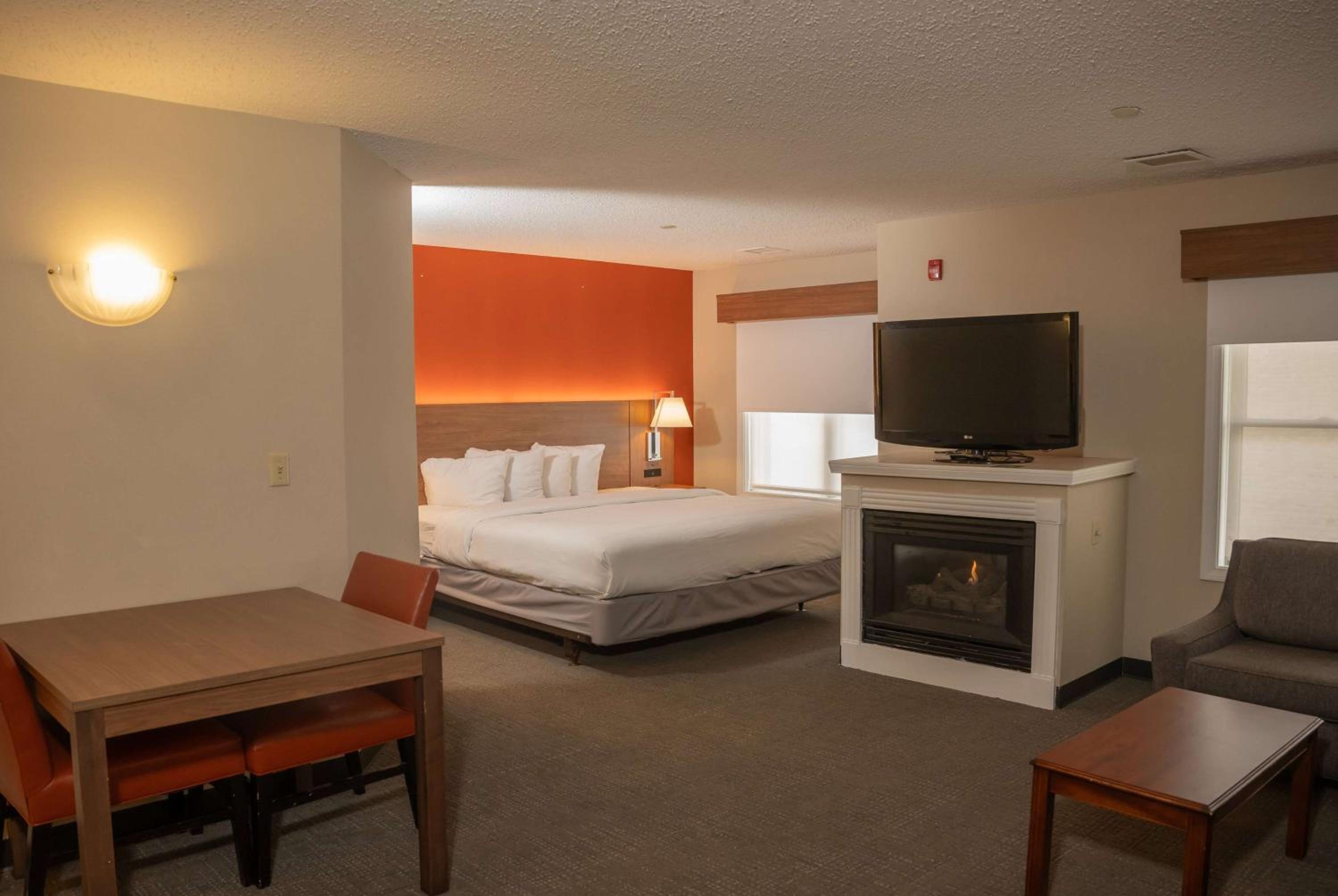 King Studio Suite - Non-Smoking - Photo 3