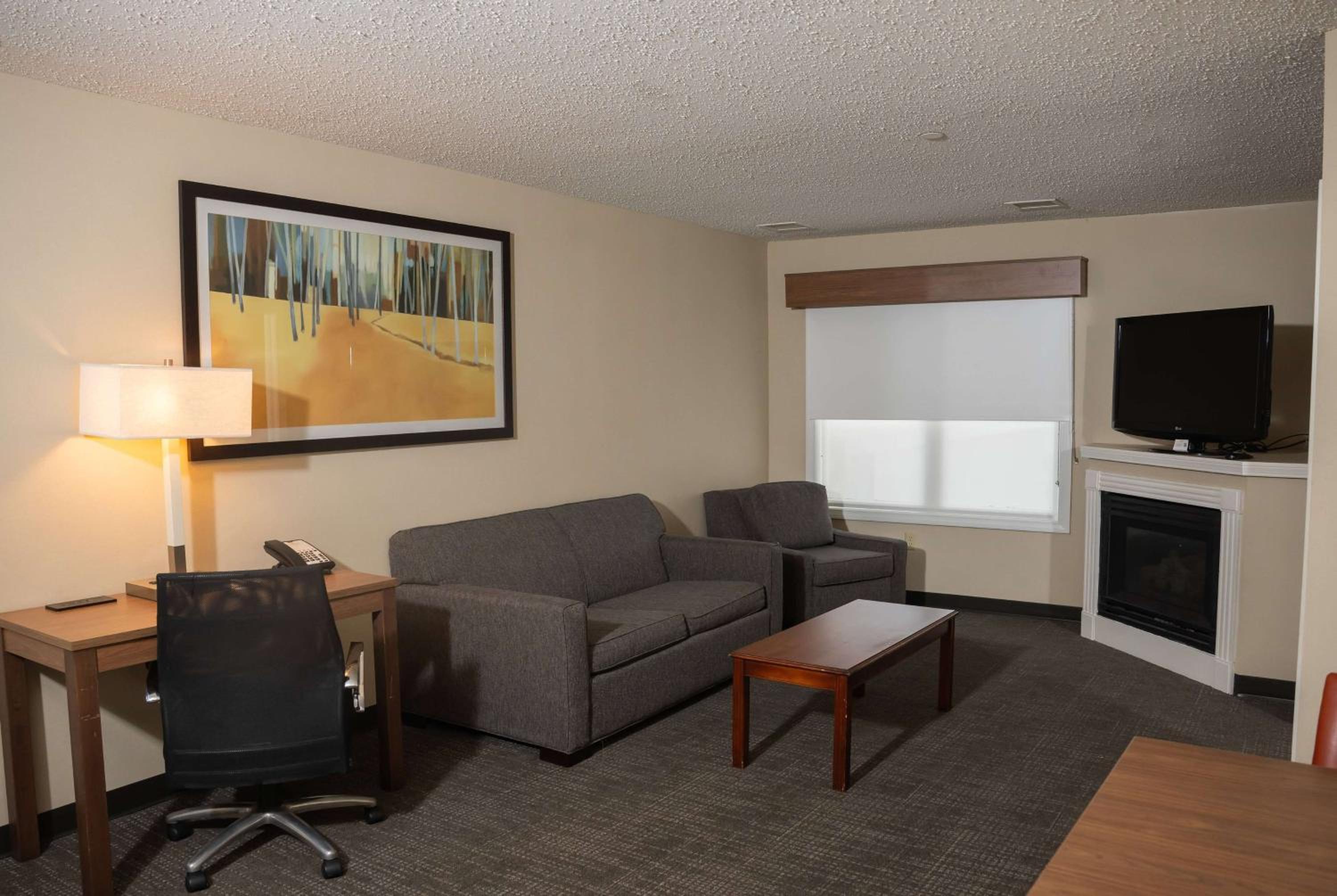 One-Bedroom Suite with Two Double Beds - Non-Smoking