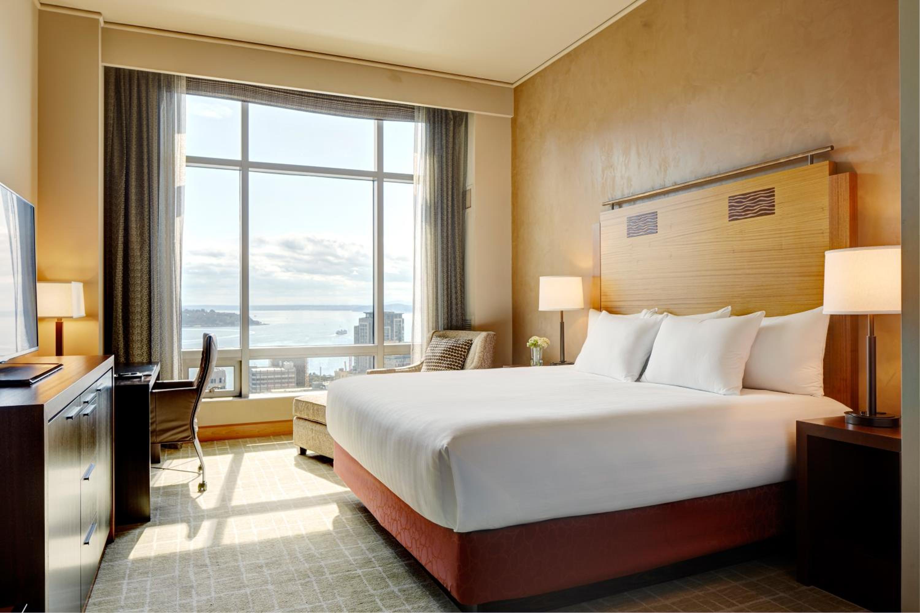 King Room with Bay View - Photo 7
