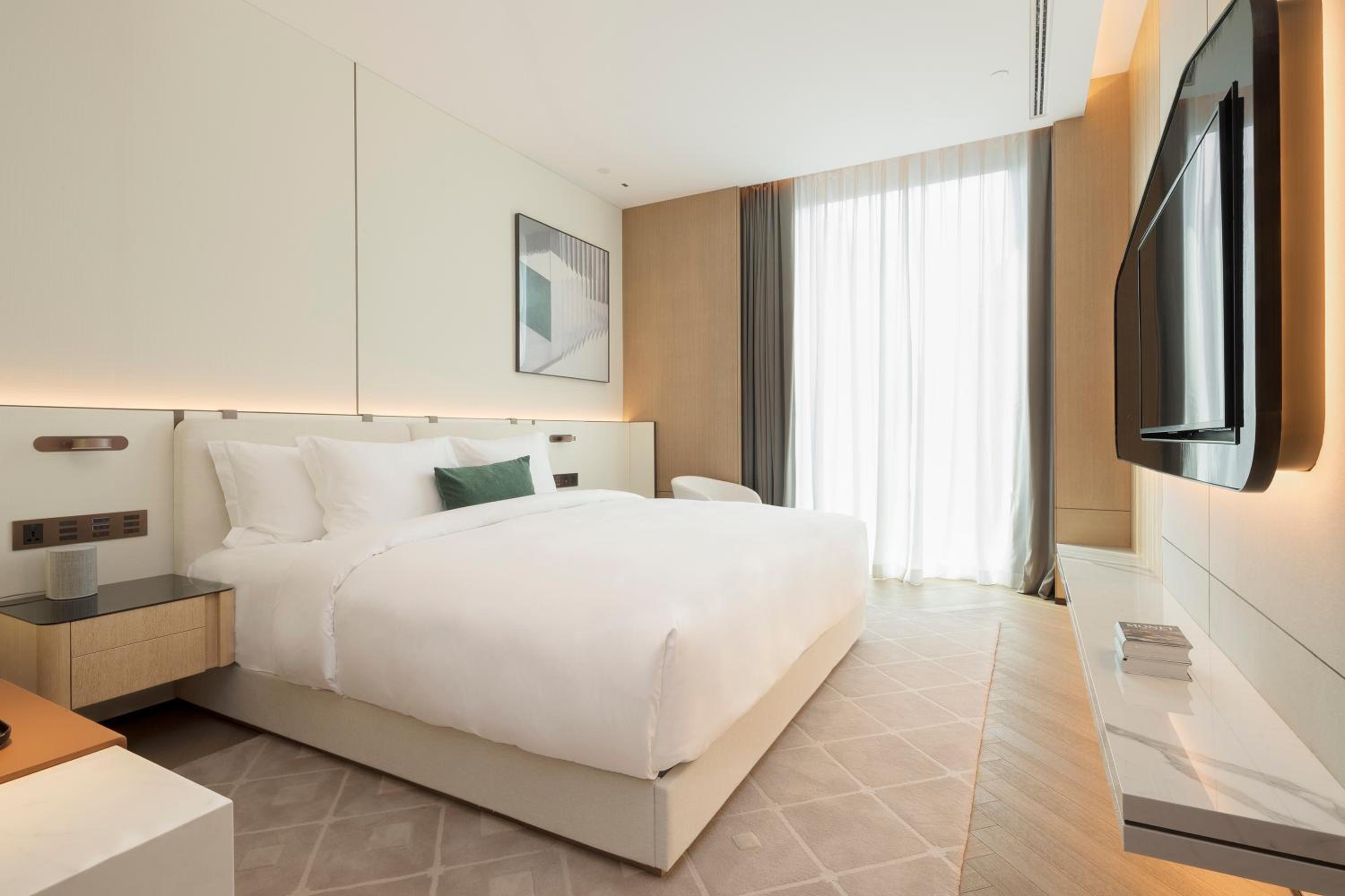 Standard King Room photo 1