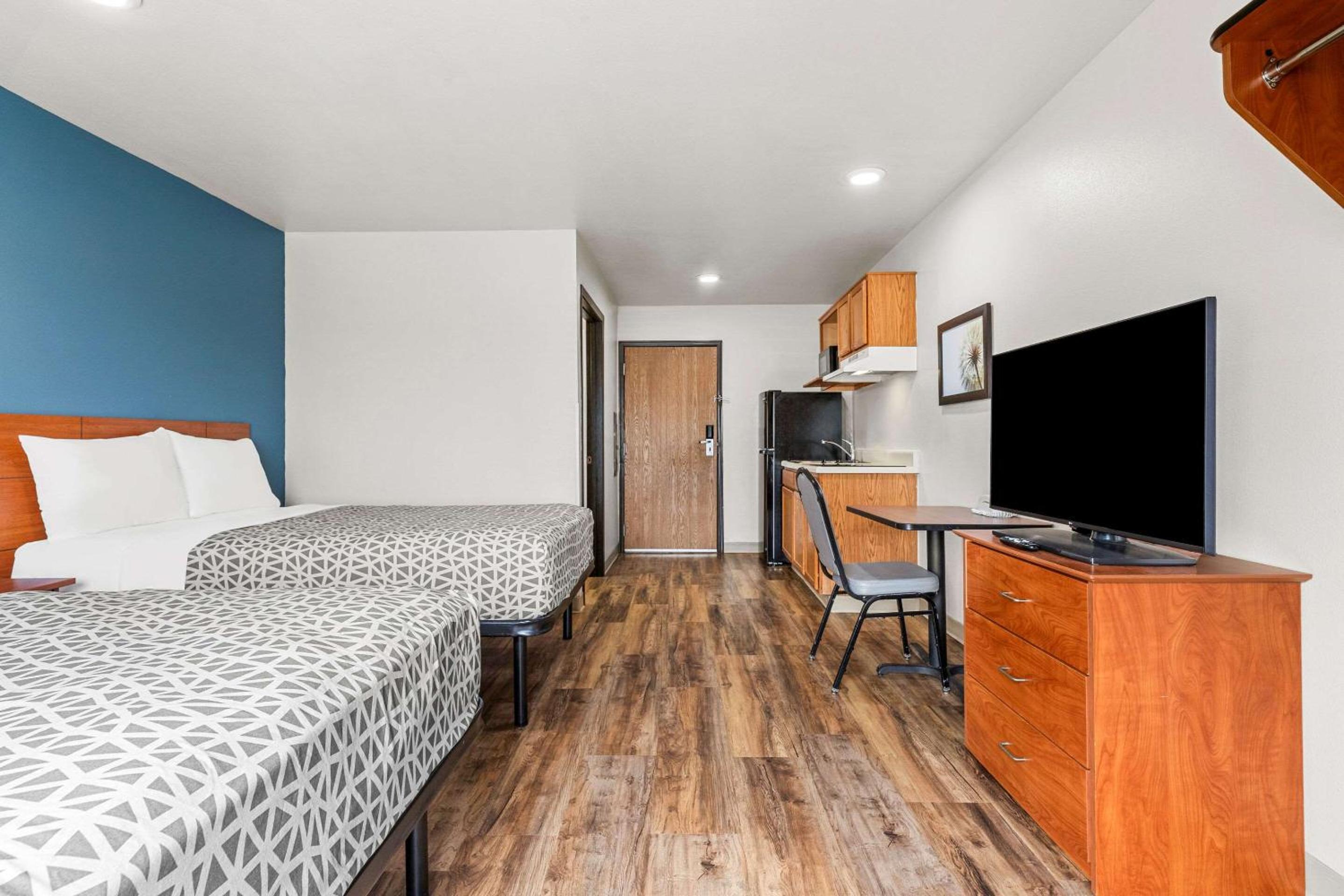 Double Room with Two Double Beds - Non-Smoking photo 2