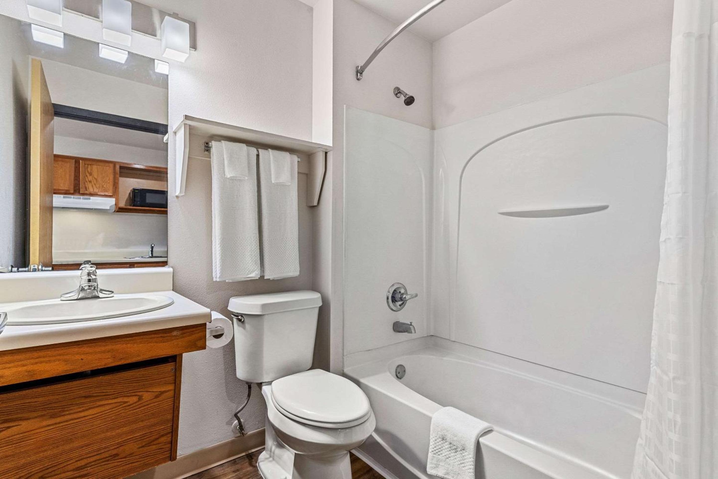 Standard Double Room - Non-Smoking photo 3