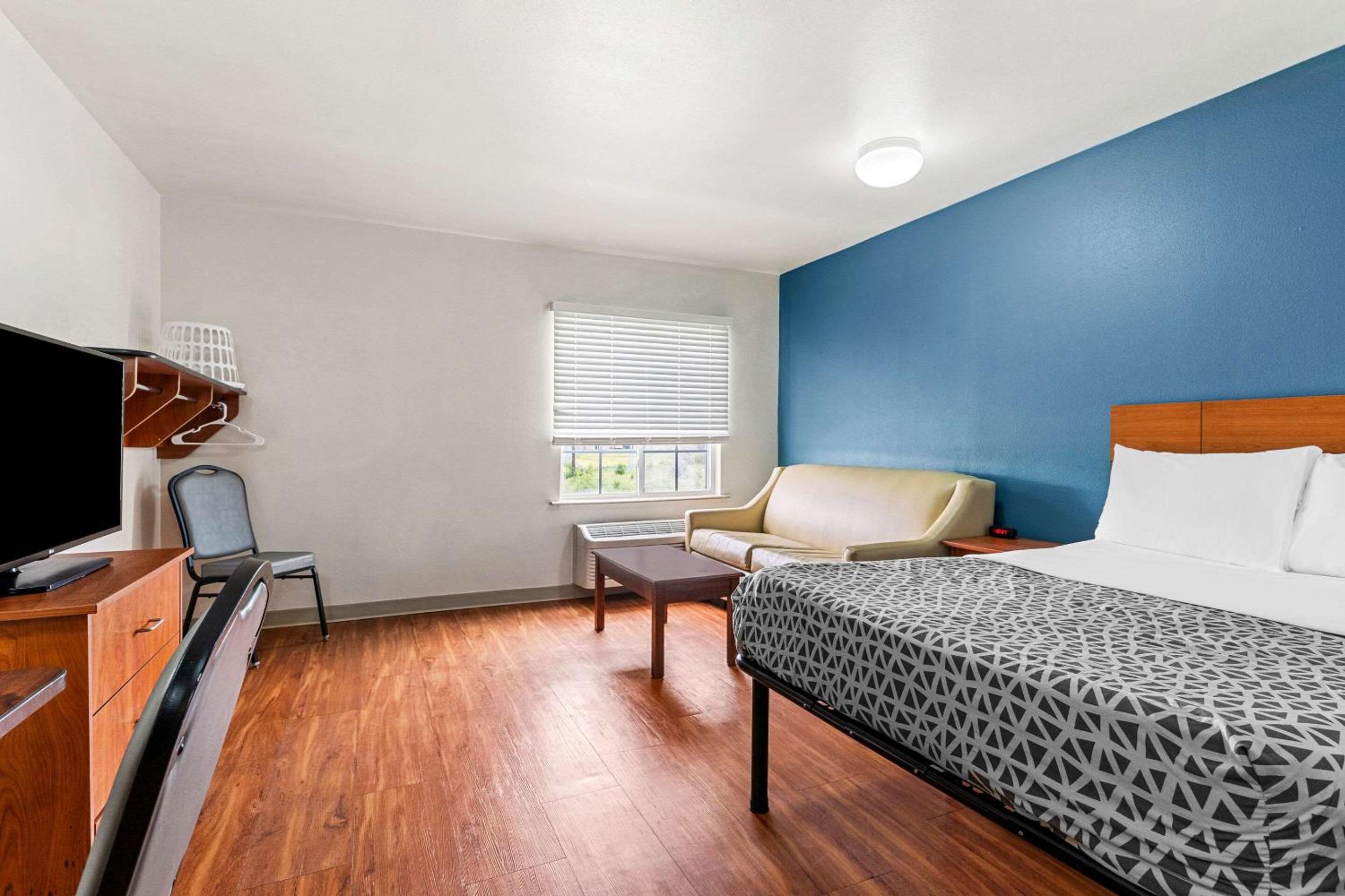Standard Double Room with Tub - Disability Access/Non-Smoking photo 1