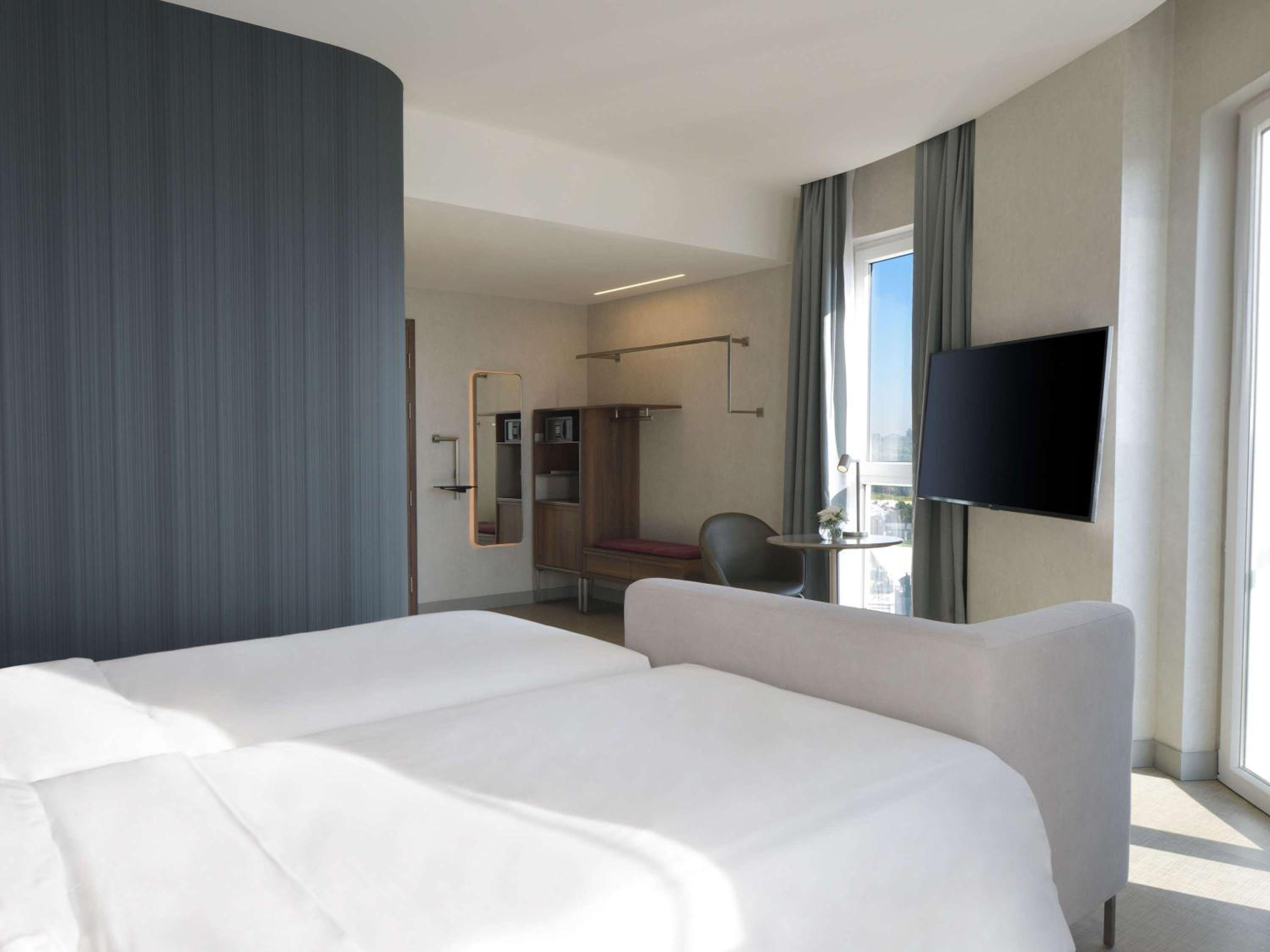 Executive Twin Room with Bay View photo 2