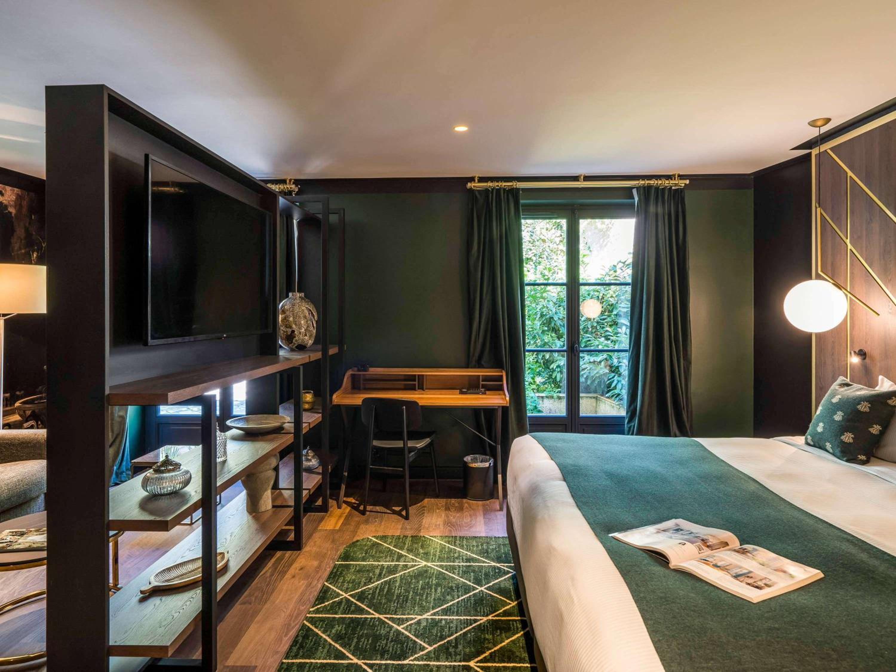 Junior King Suite with Courtyard View photo 1