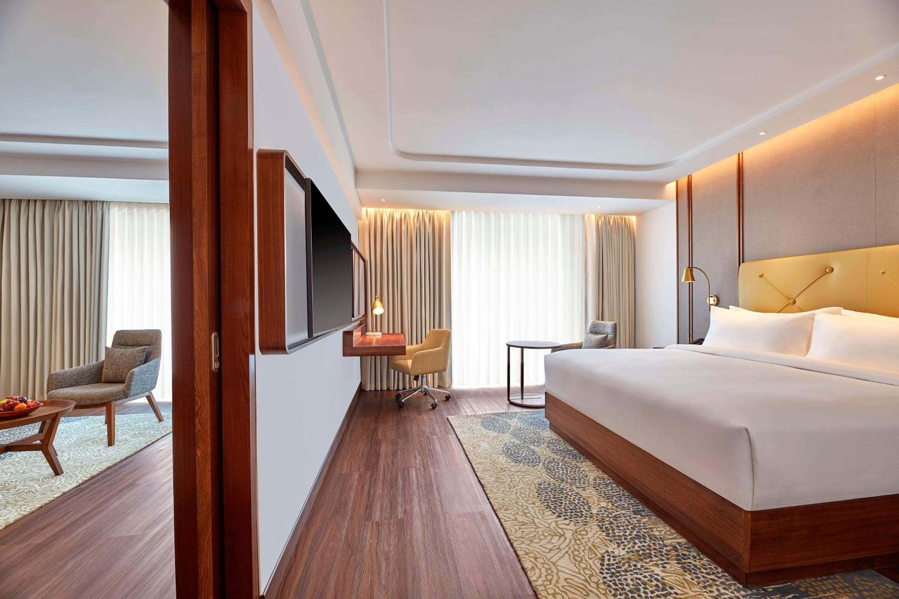 Ambassador King Suite - Photo 1