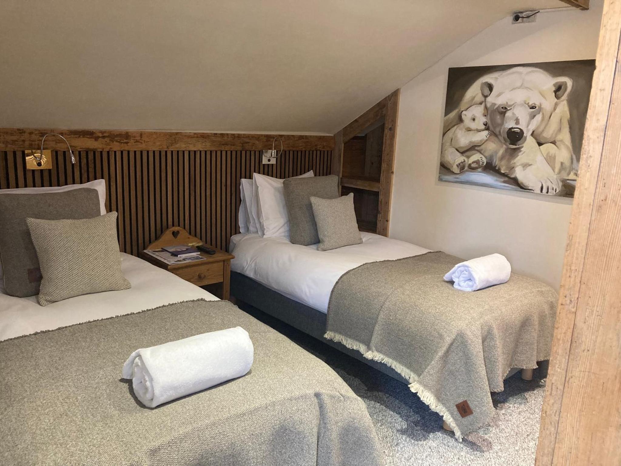 Superior Double or Twin Room with City View - Photo 4