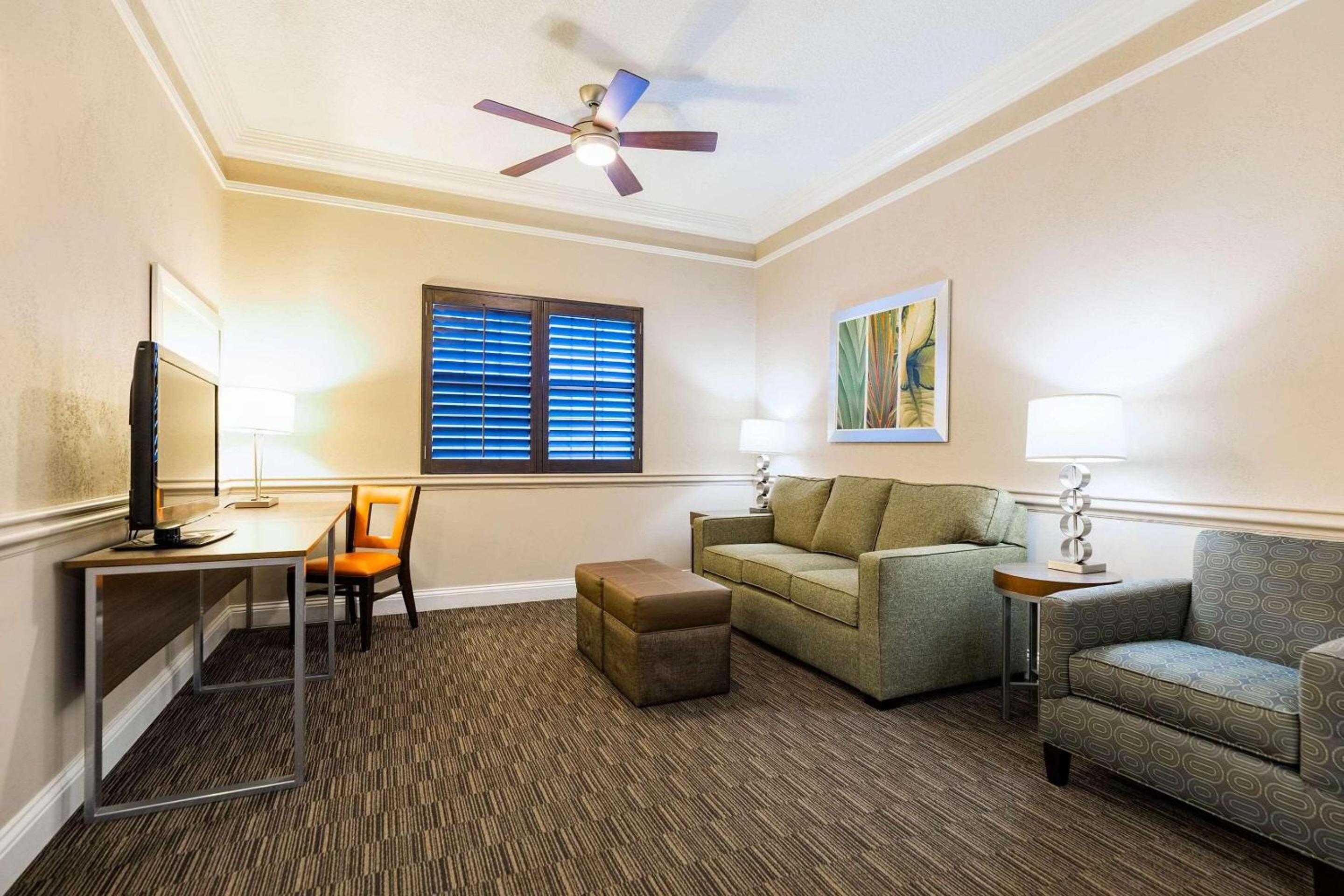 2 Queen Beds, Suite, Nonsmoking
