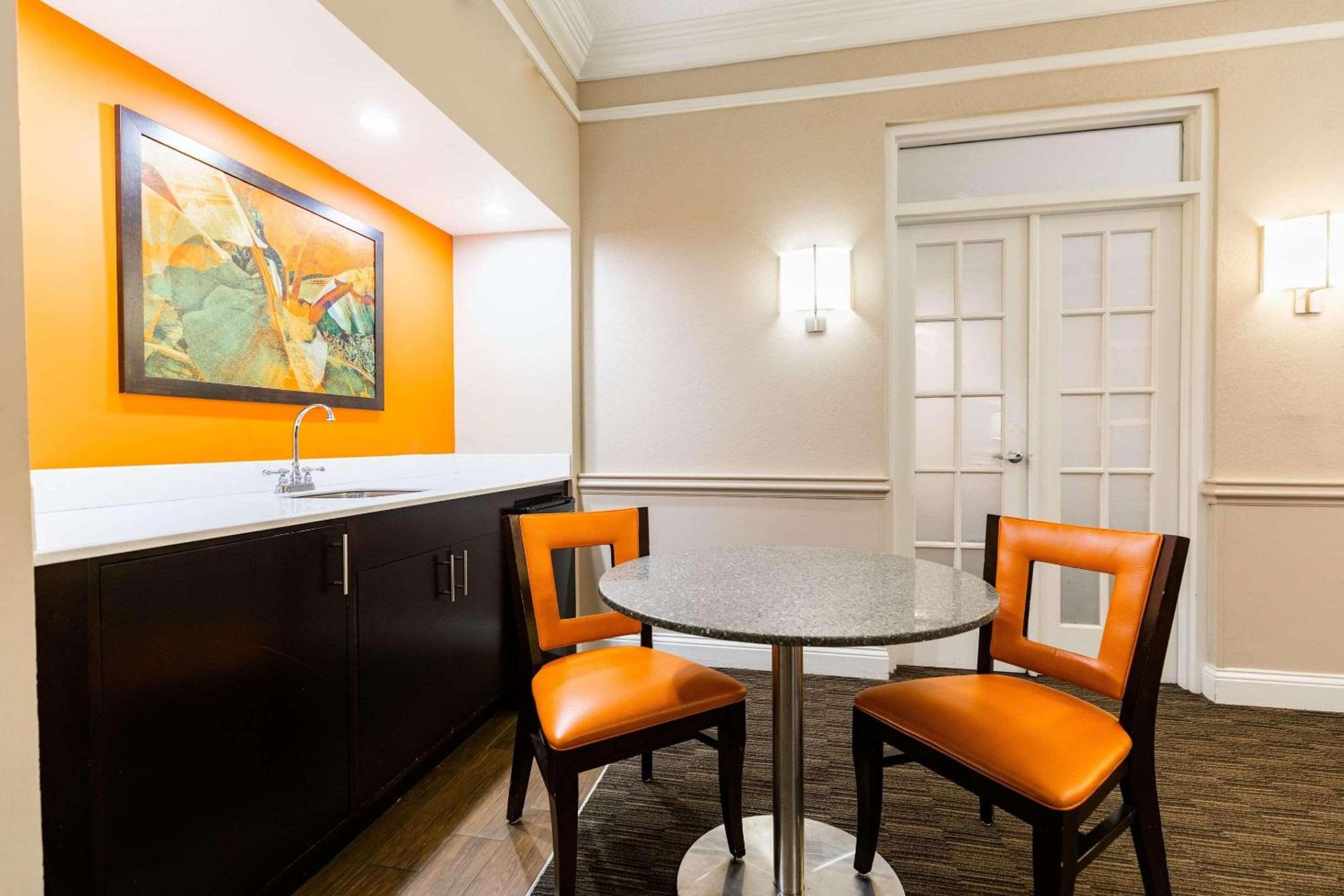 2 Queen Beds, Suite, Nonsmoking