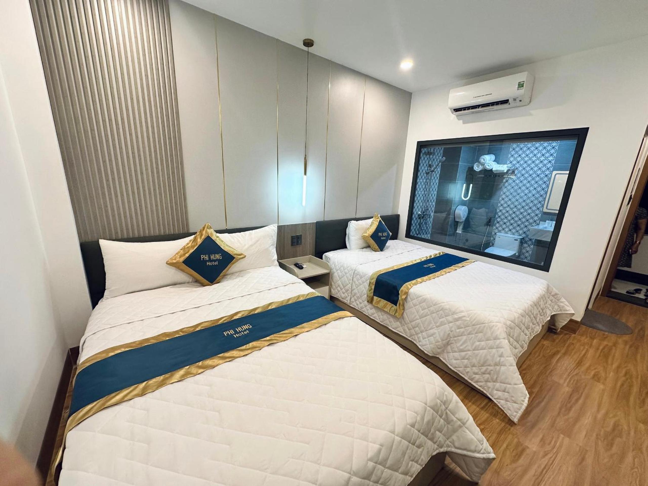 Deluxe Queen Room with Two Queen Beds photo 3