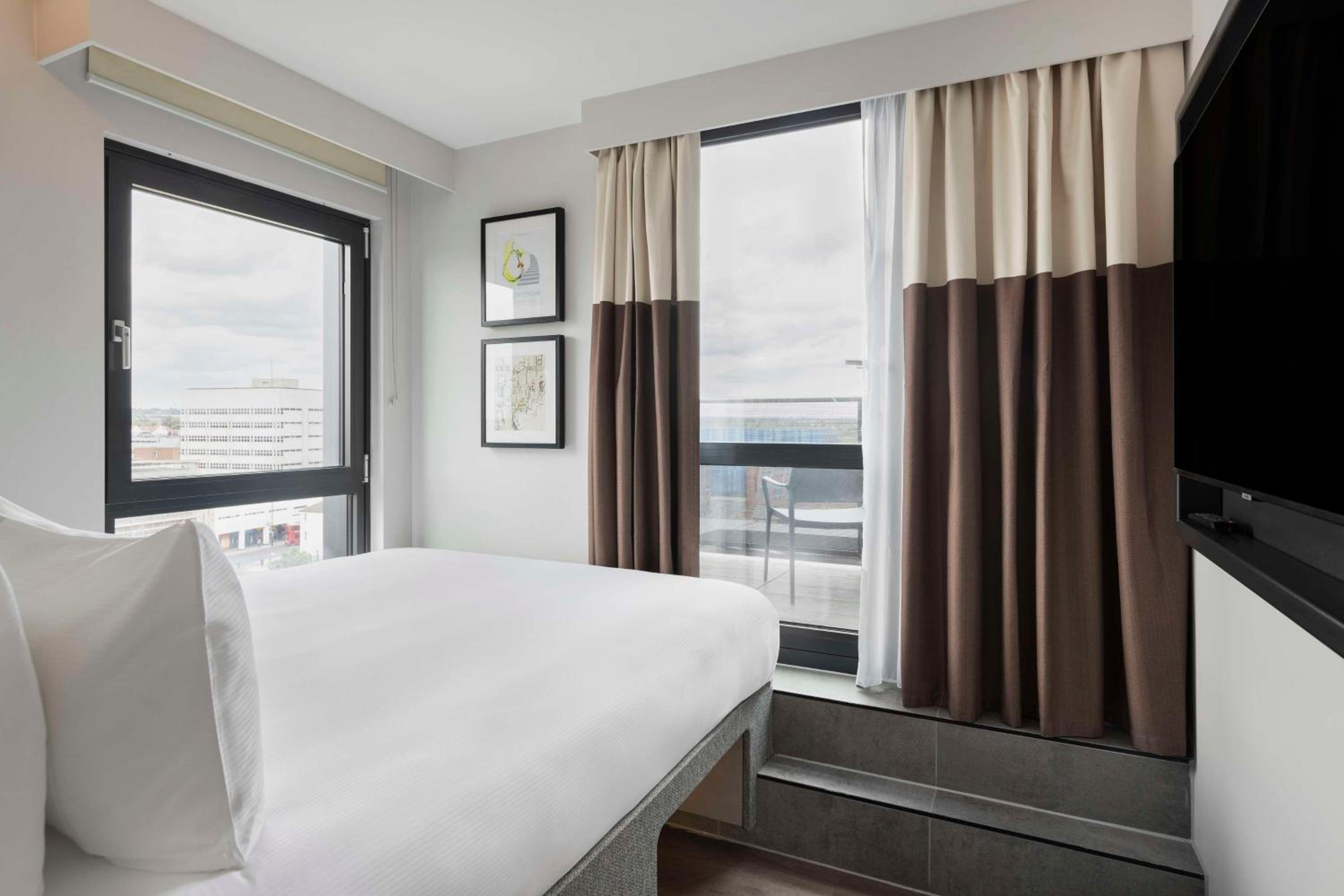 Queen Room with Balcony photo 3
