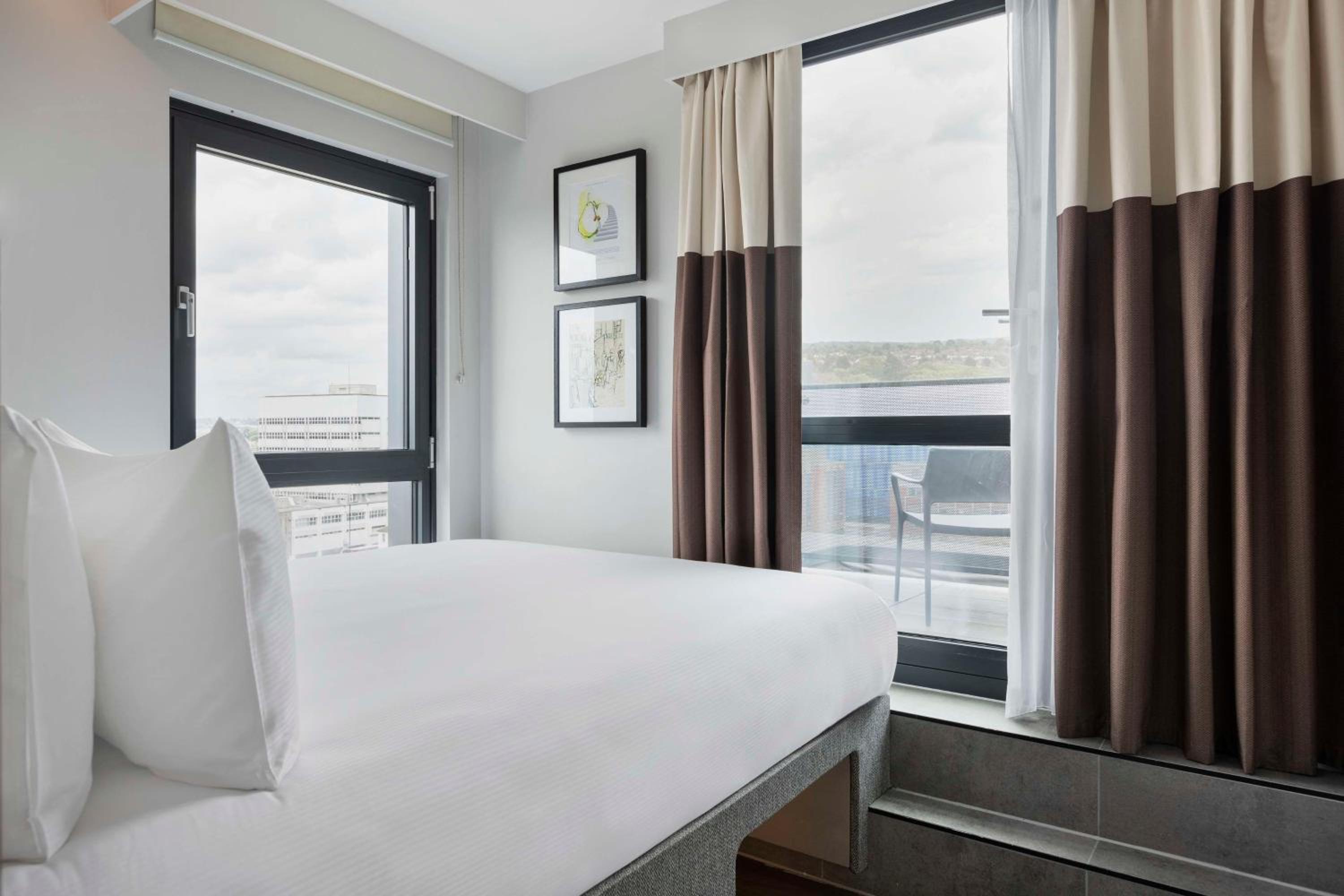 Queen Room with Balcony photo 1
