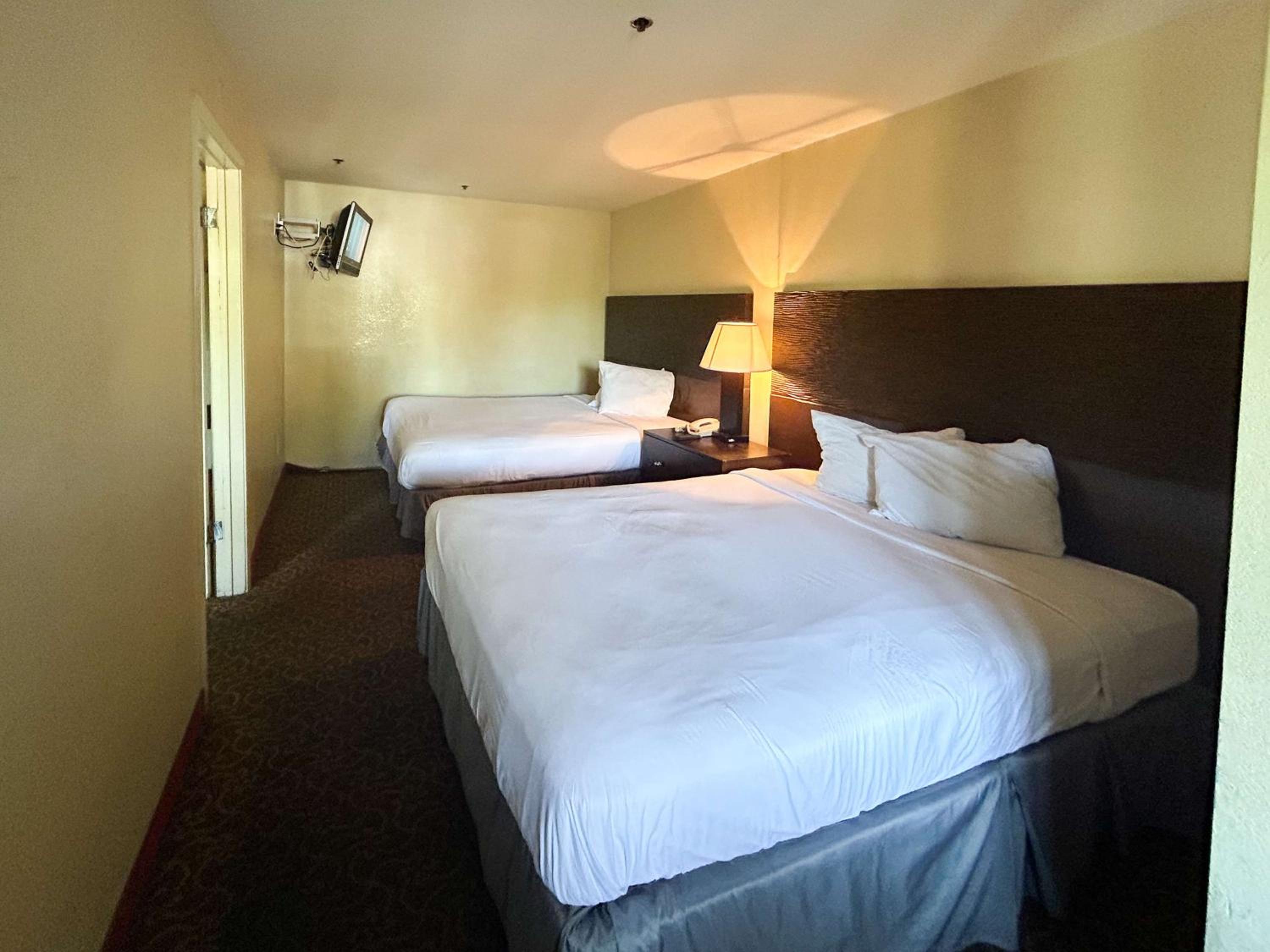 Deluxe Queen Room with Two Queen Beds - Non-Smoking