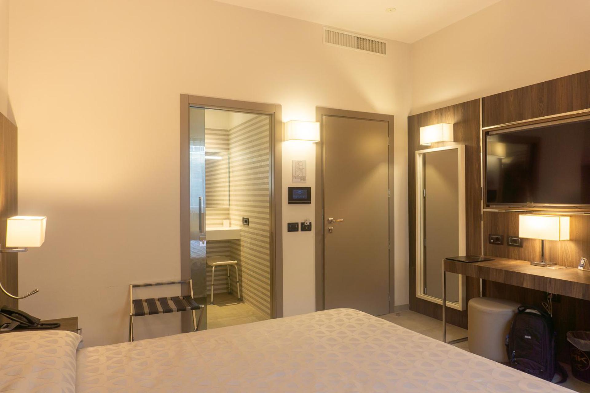 King Room - Disability Access - Photo 6