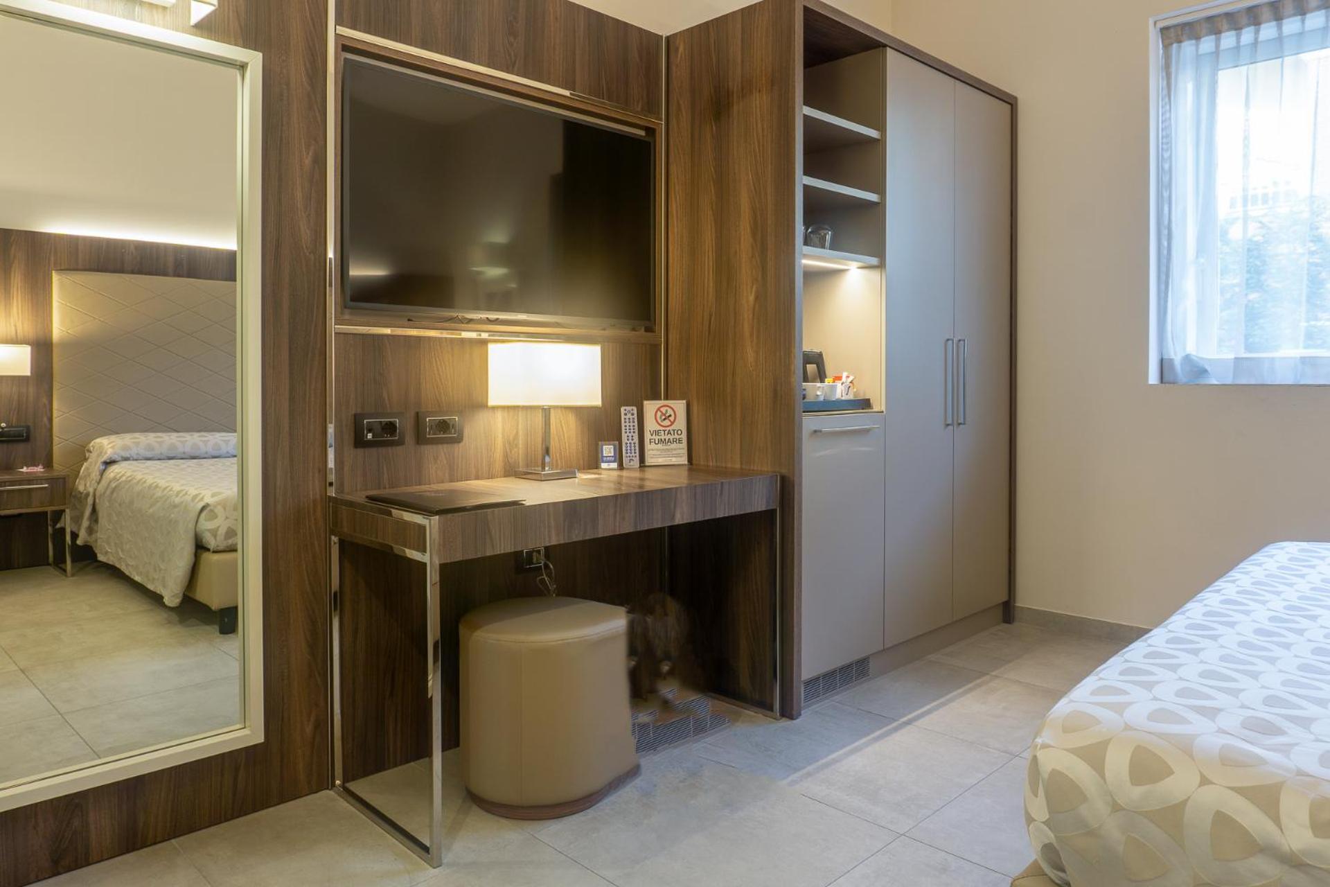 King Room - Disability Access - Photo 9