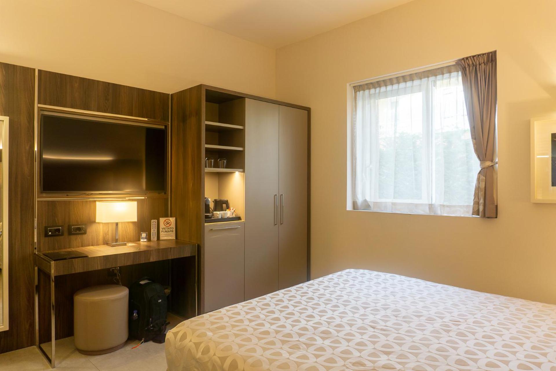 King Room - Disability Access - Photo 8
