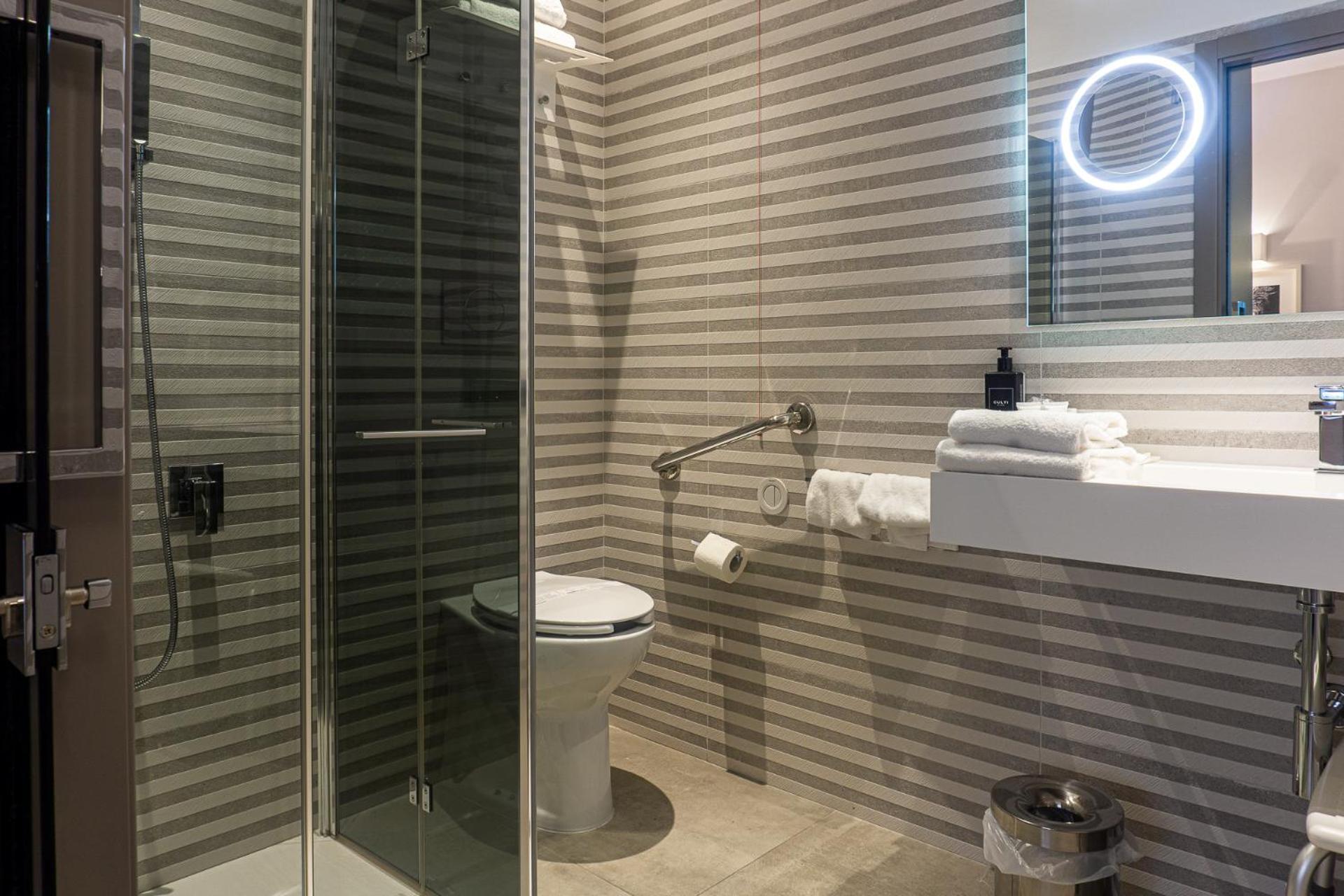 King Room - Disability Access - Photo 5