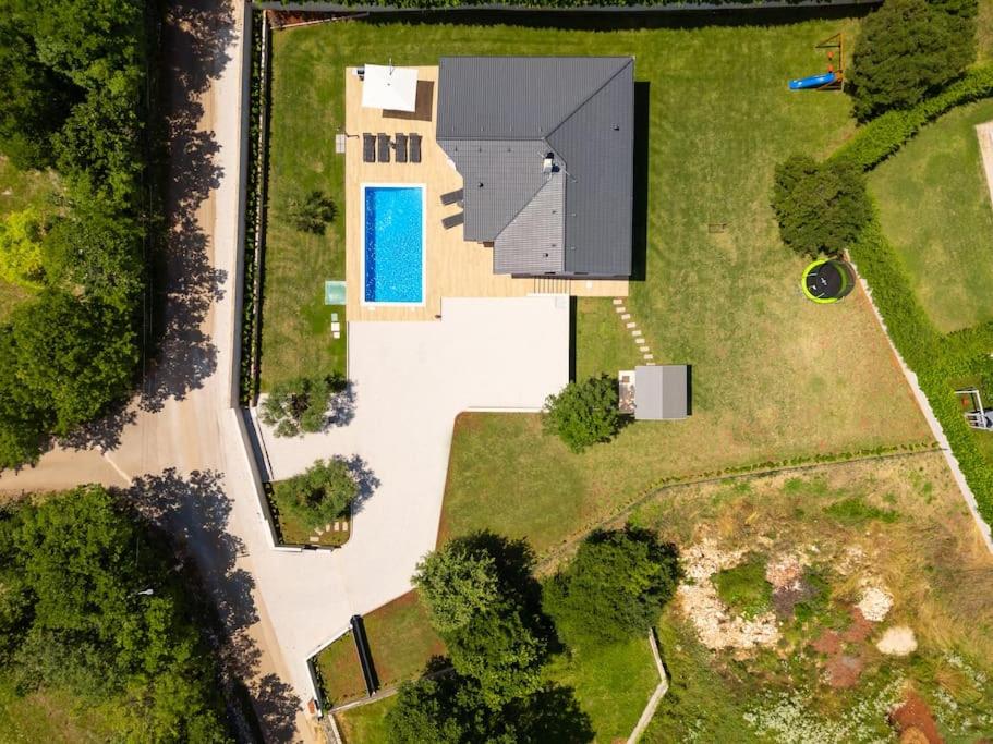 Three-Bedroom Villa photo 2