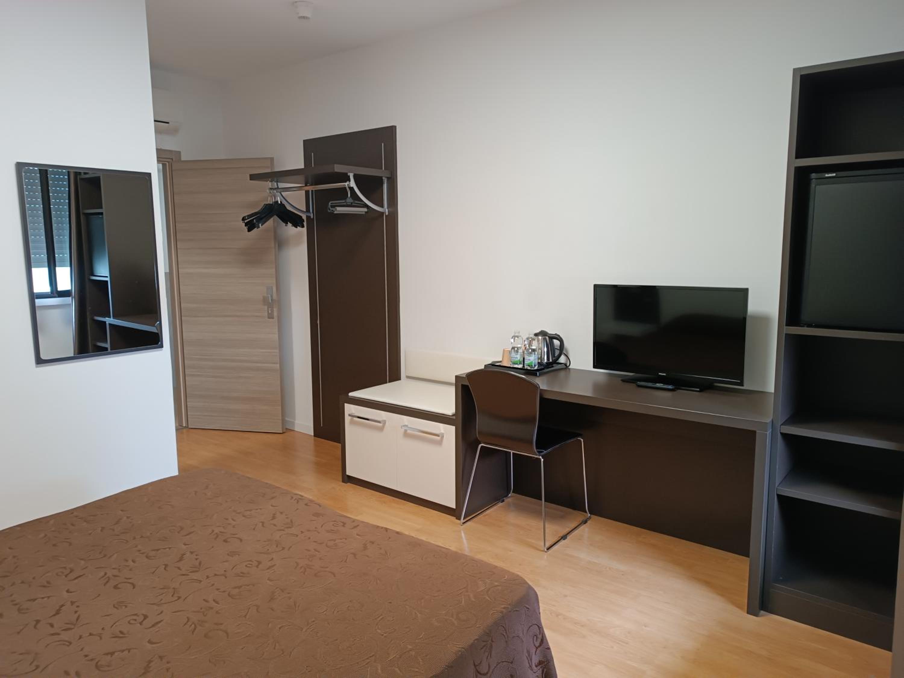 Economy Double Room - Photo 5