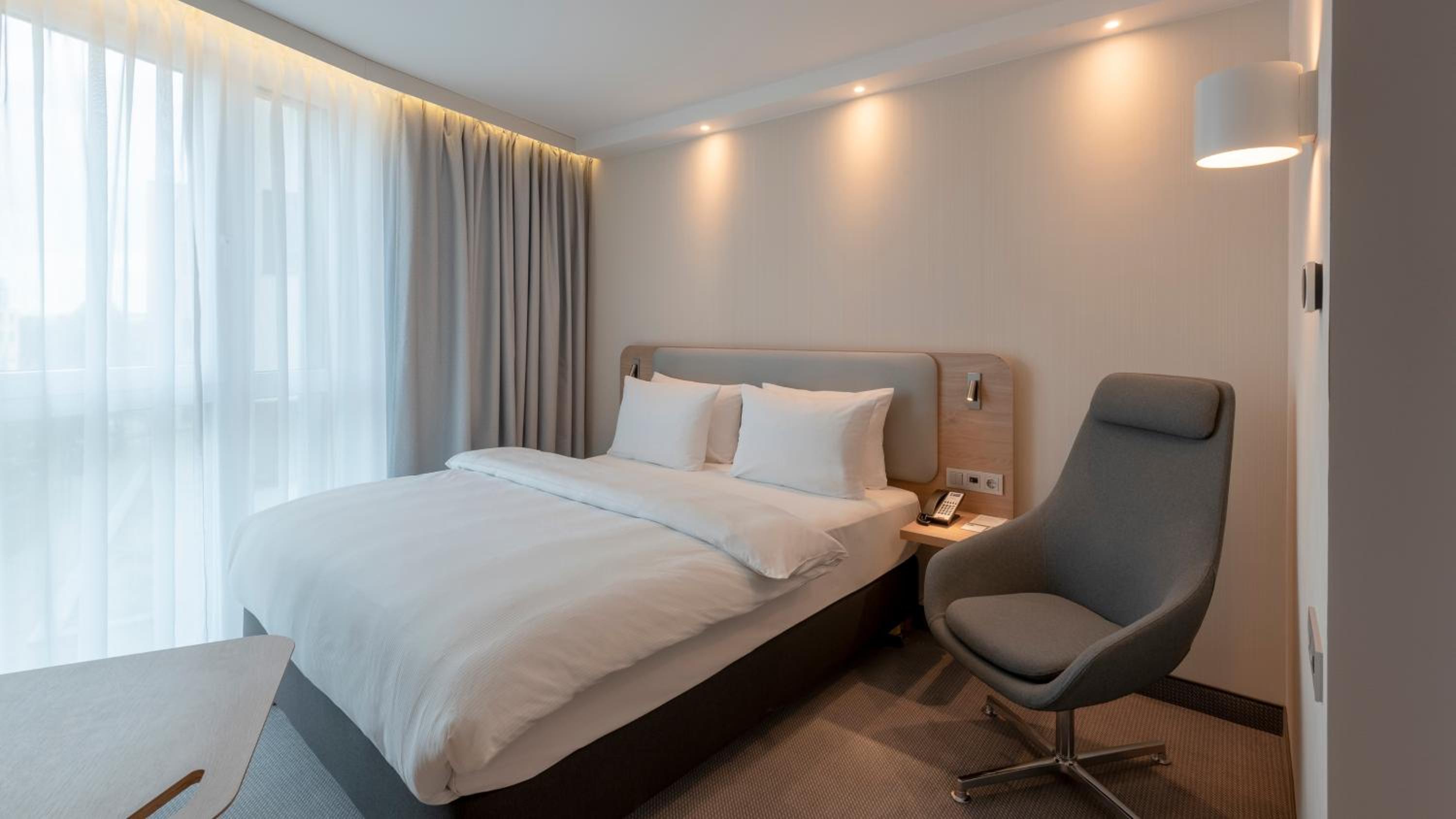 Standard Queen Room - Accessible - Photo 1