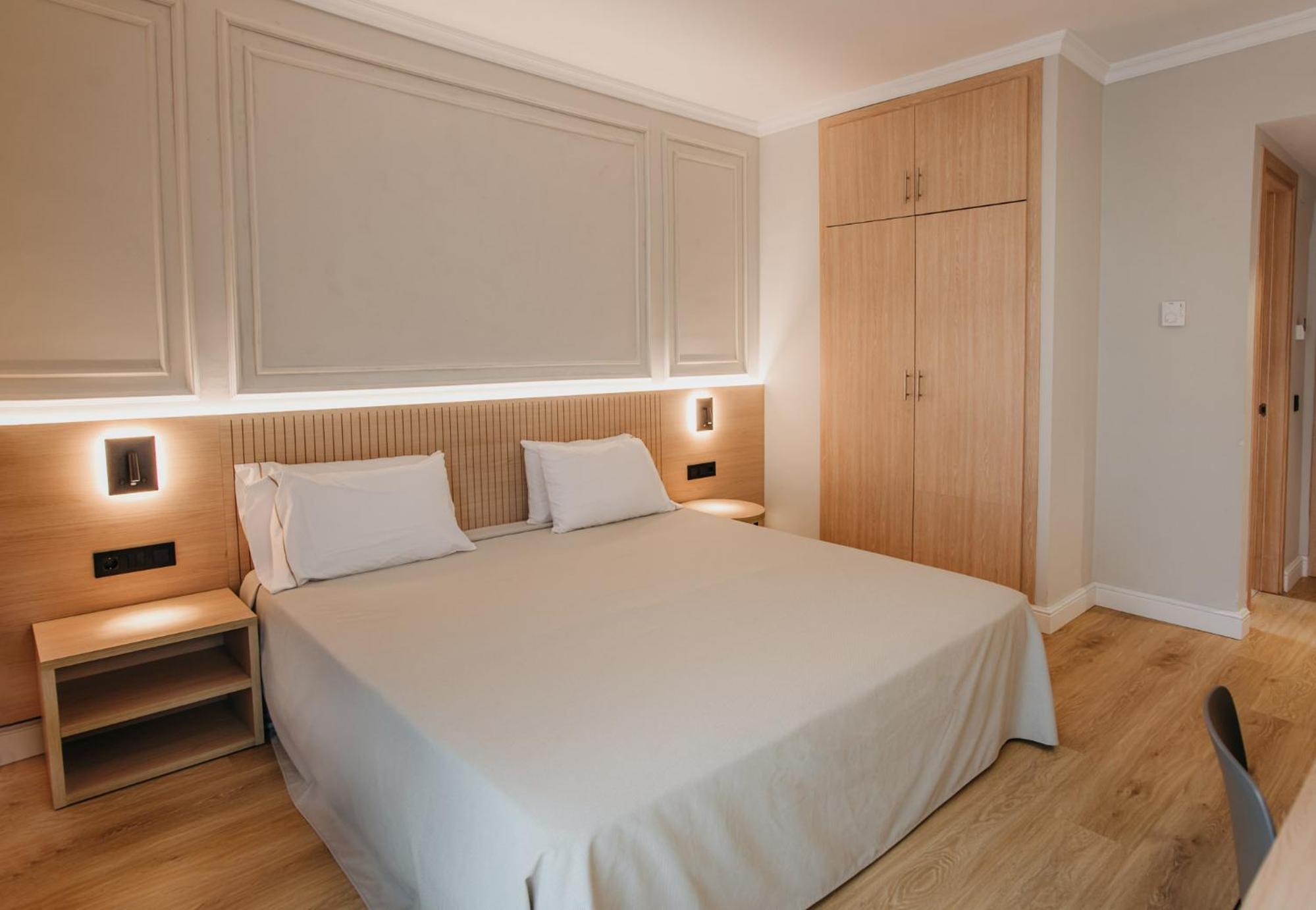Standard Twin Room - Photo 2