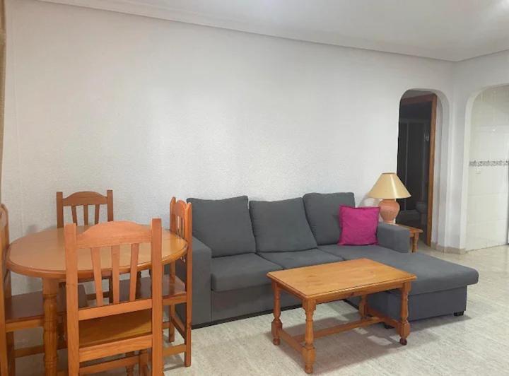 Apartamento de Dos Habitaciones con Terraza