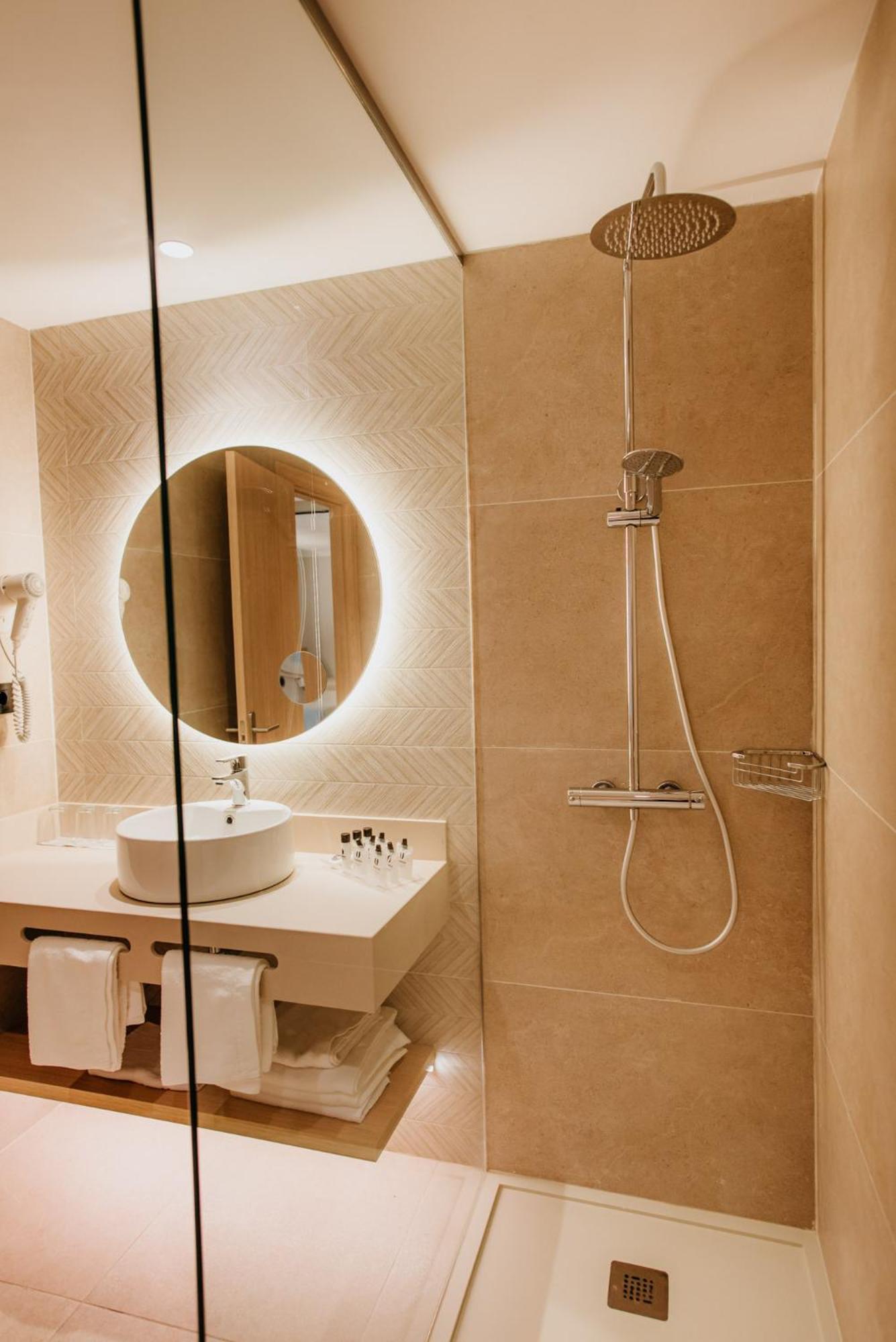 Standard Triple Room - Photo 2