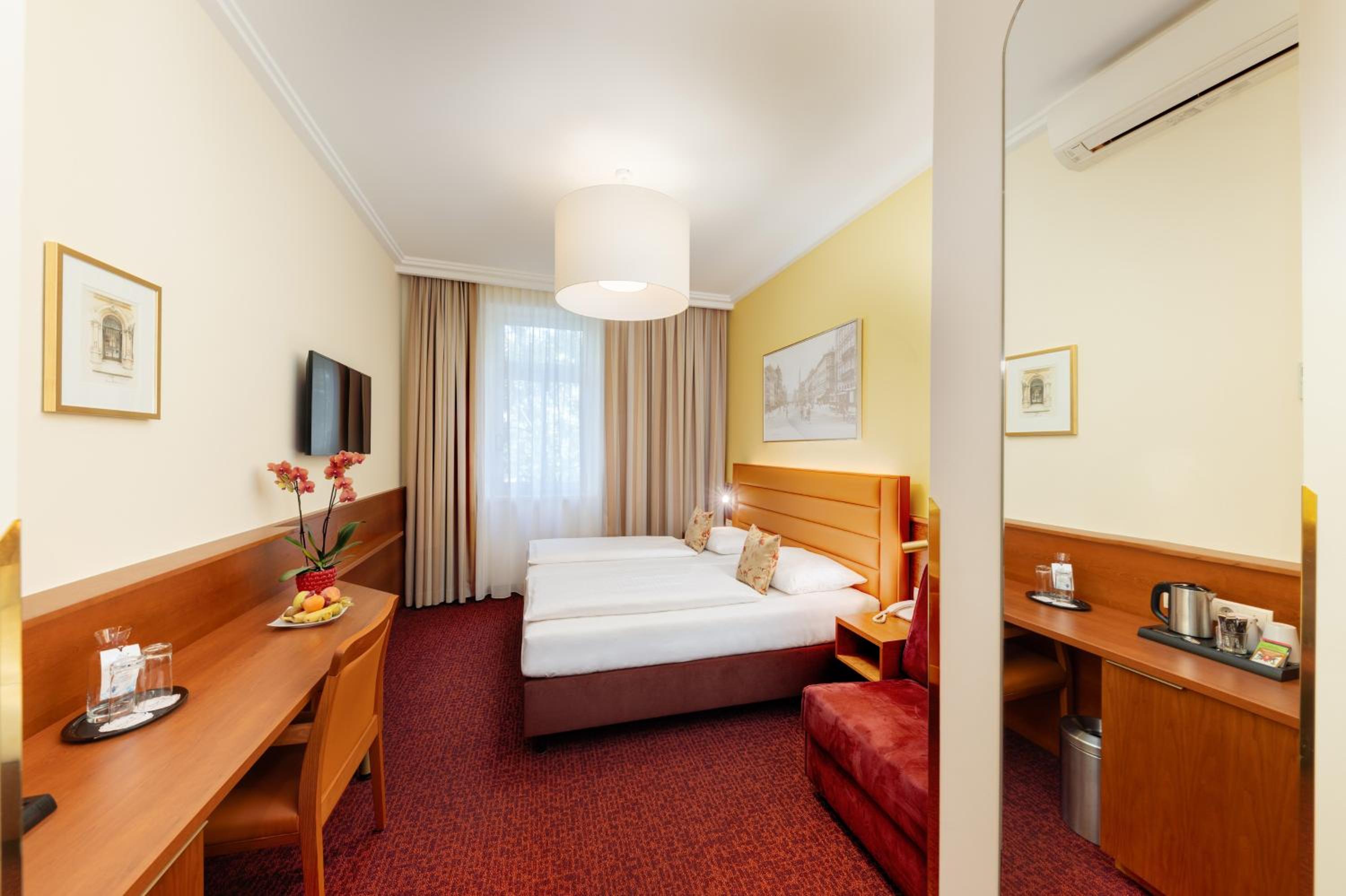 Double Room BUDGET street view photo 2
