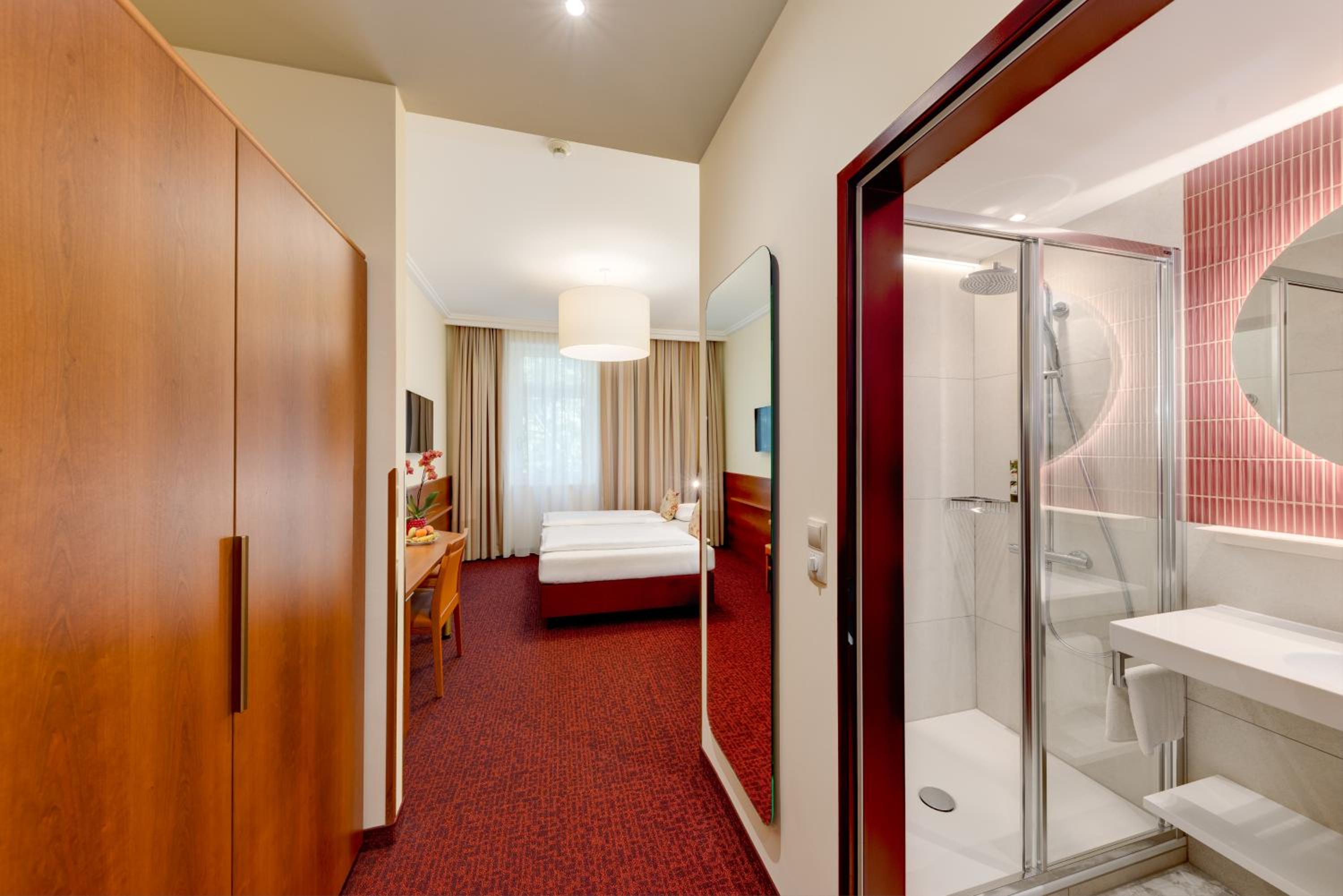 Double Room BUDGET street view photo 1